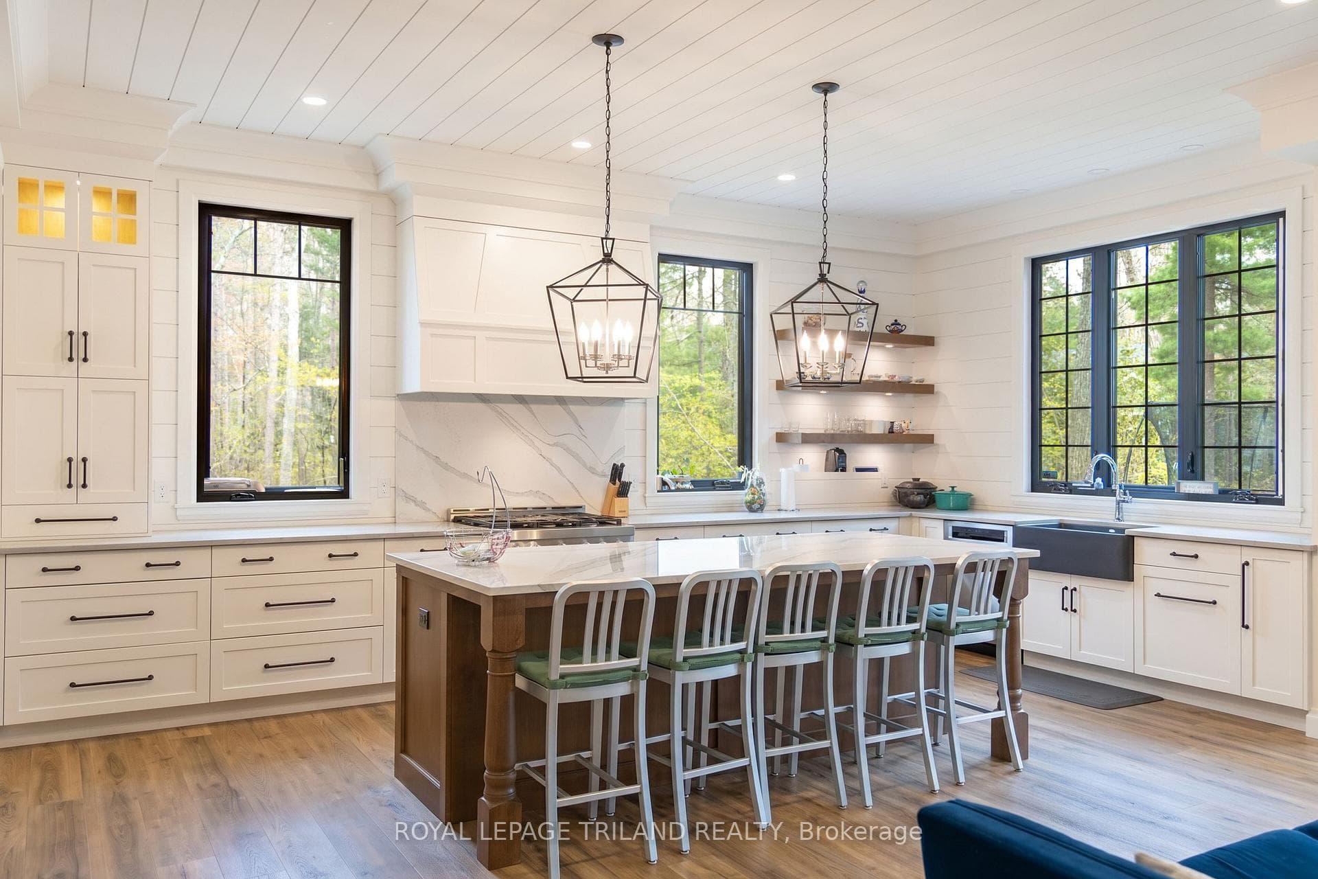 Tons of drawer/cabinet space & minimal uppers