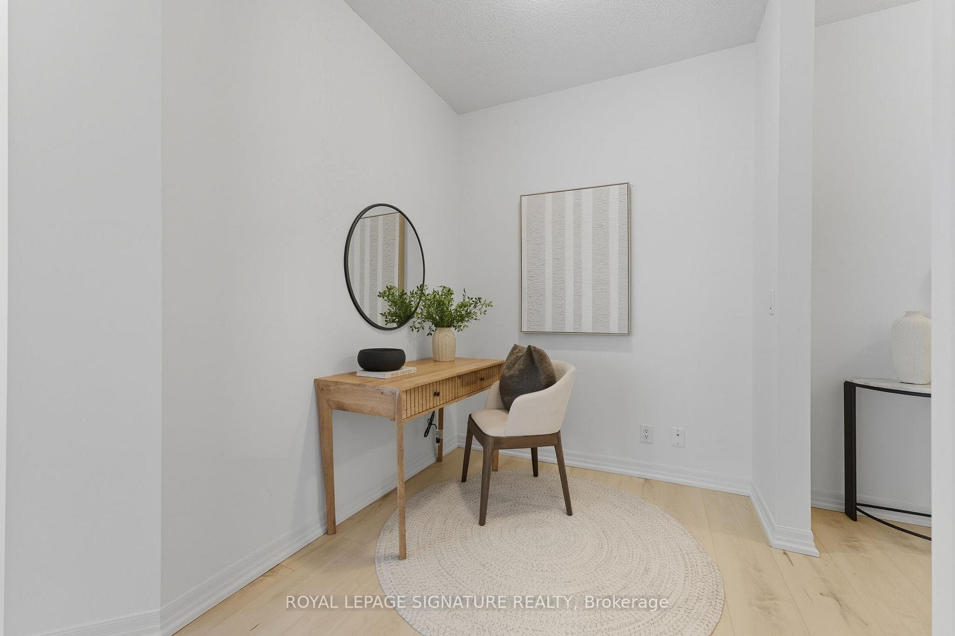 220 Burnhamthorpe Road Unit 2702 photo 6
