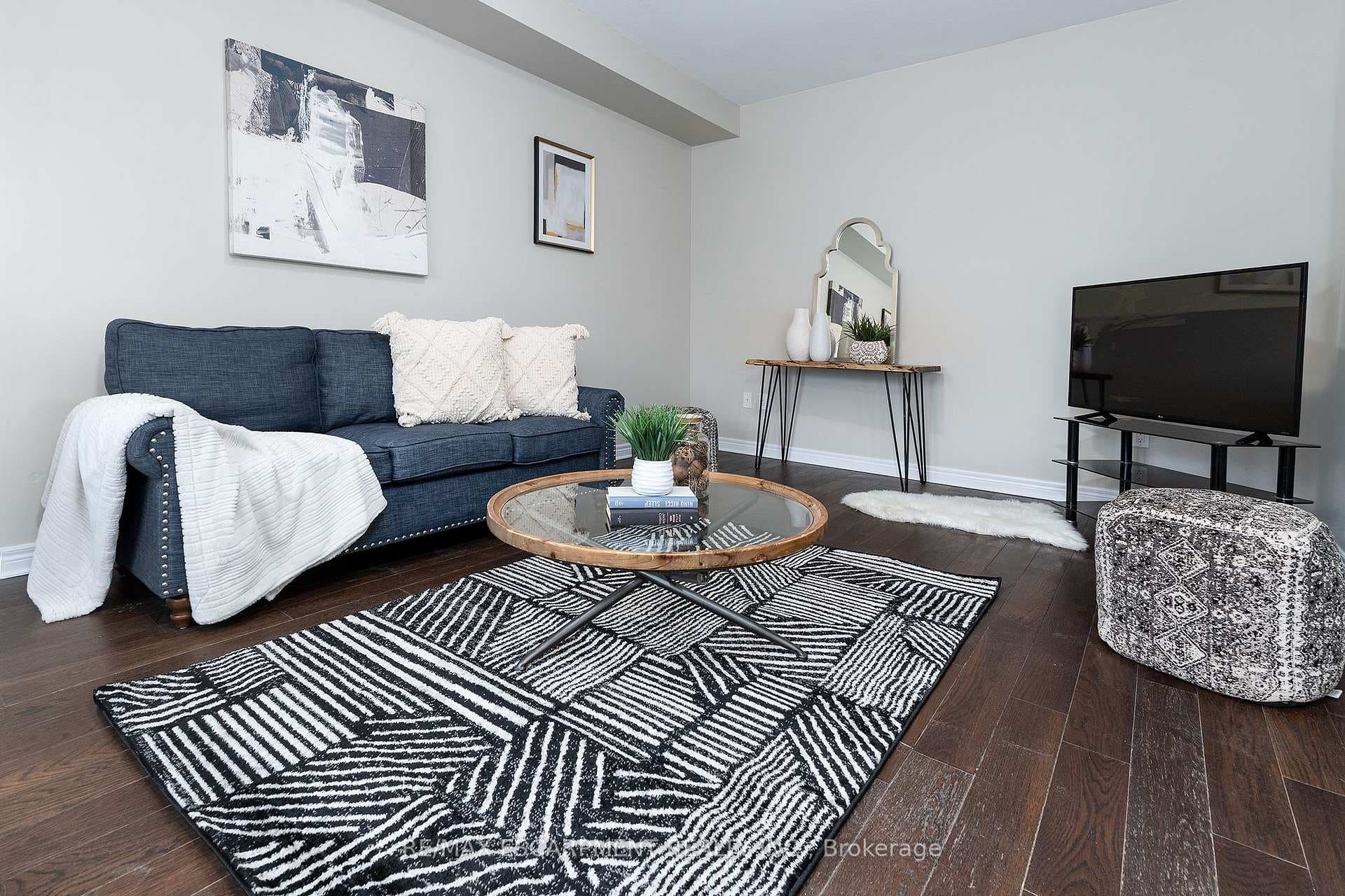 6 Laurent Avenue photo 4