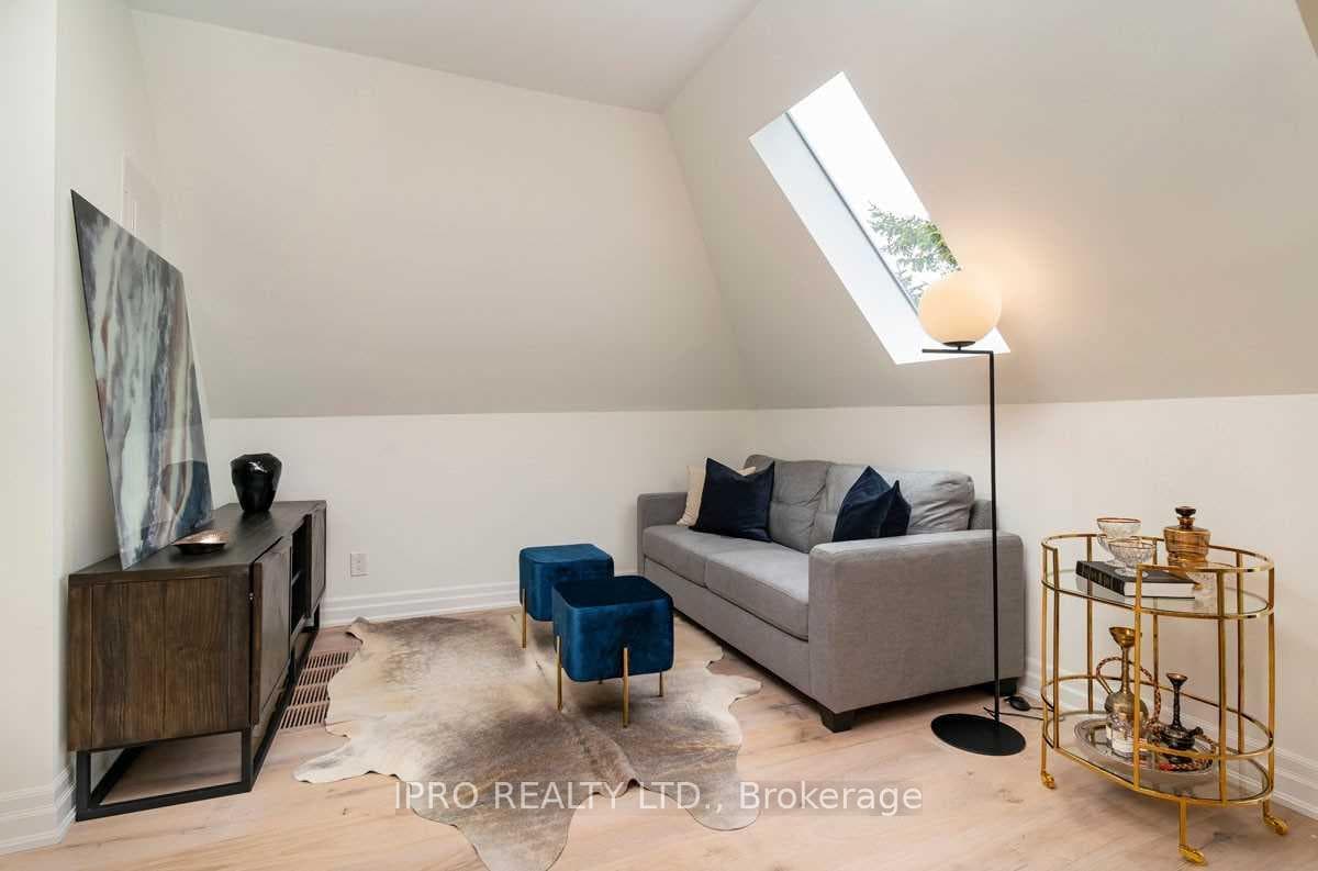 121 Sorauren Avenue Unit 3 photo 8