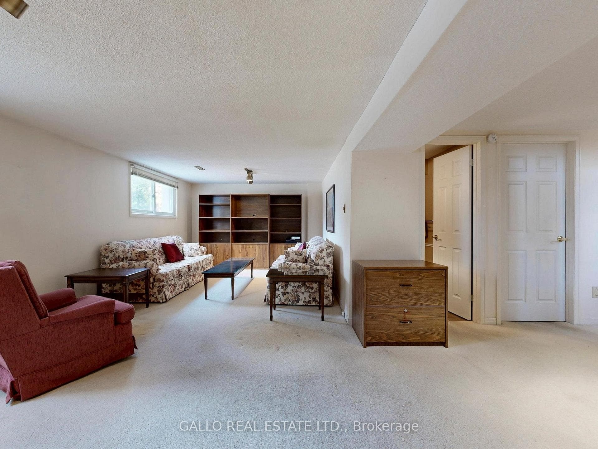 155 Goldhawk Trail photo 20
