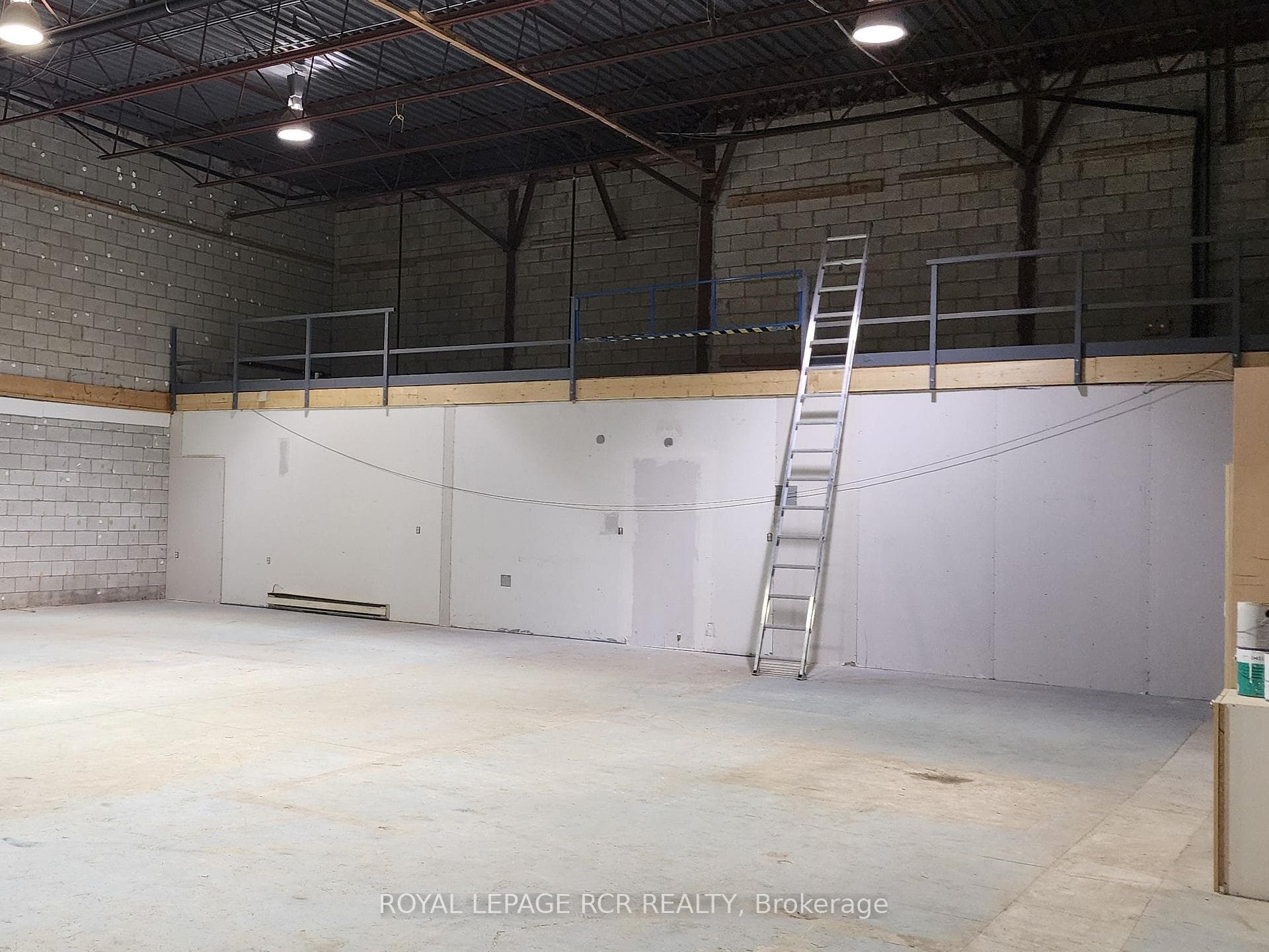 17075 Leslie Street Unit 16/17 photo 3