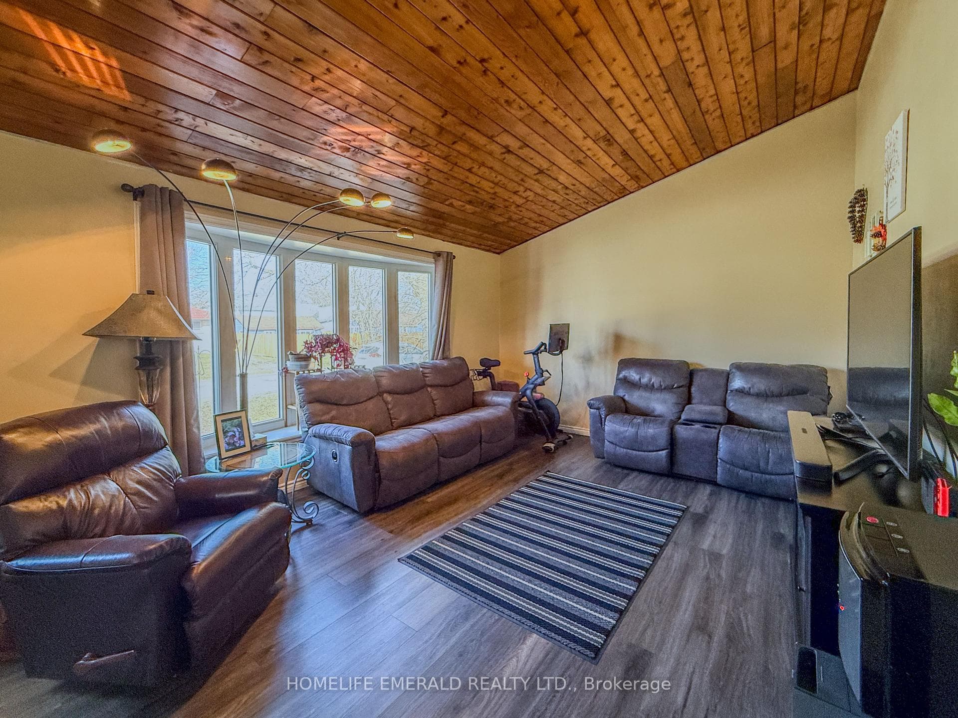 74 VERNON Street photo 11