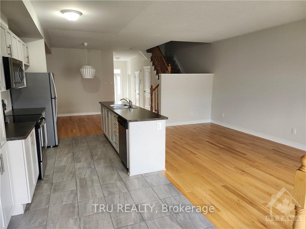 1146 BECKETT Crescent photo 6