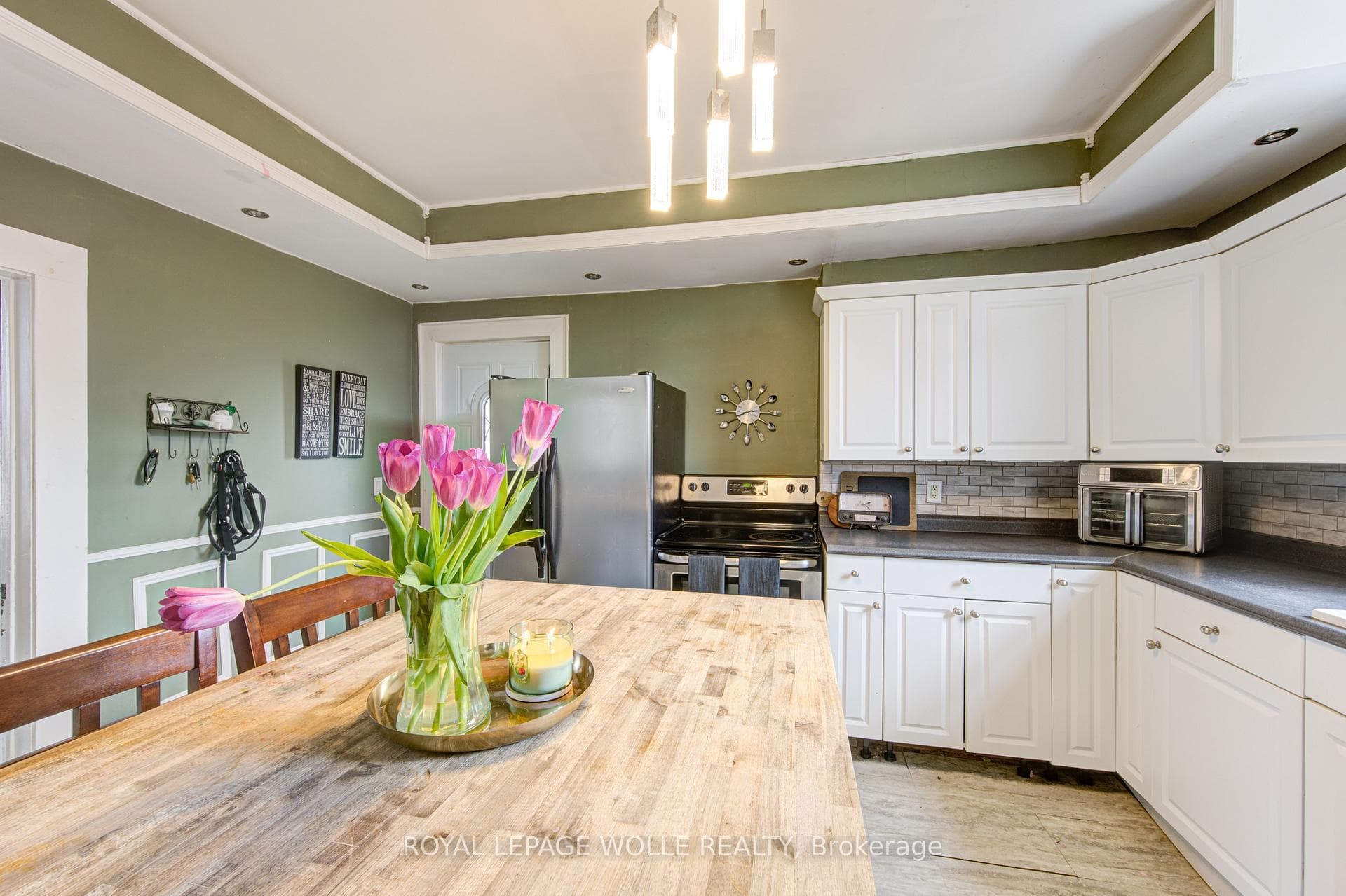 137 Wellington Street photo 27
