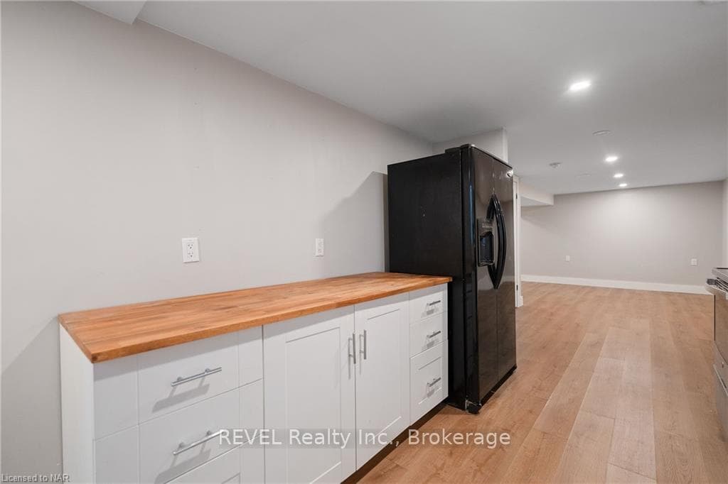 148 YOUNG Street photo 15