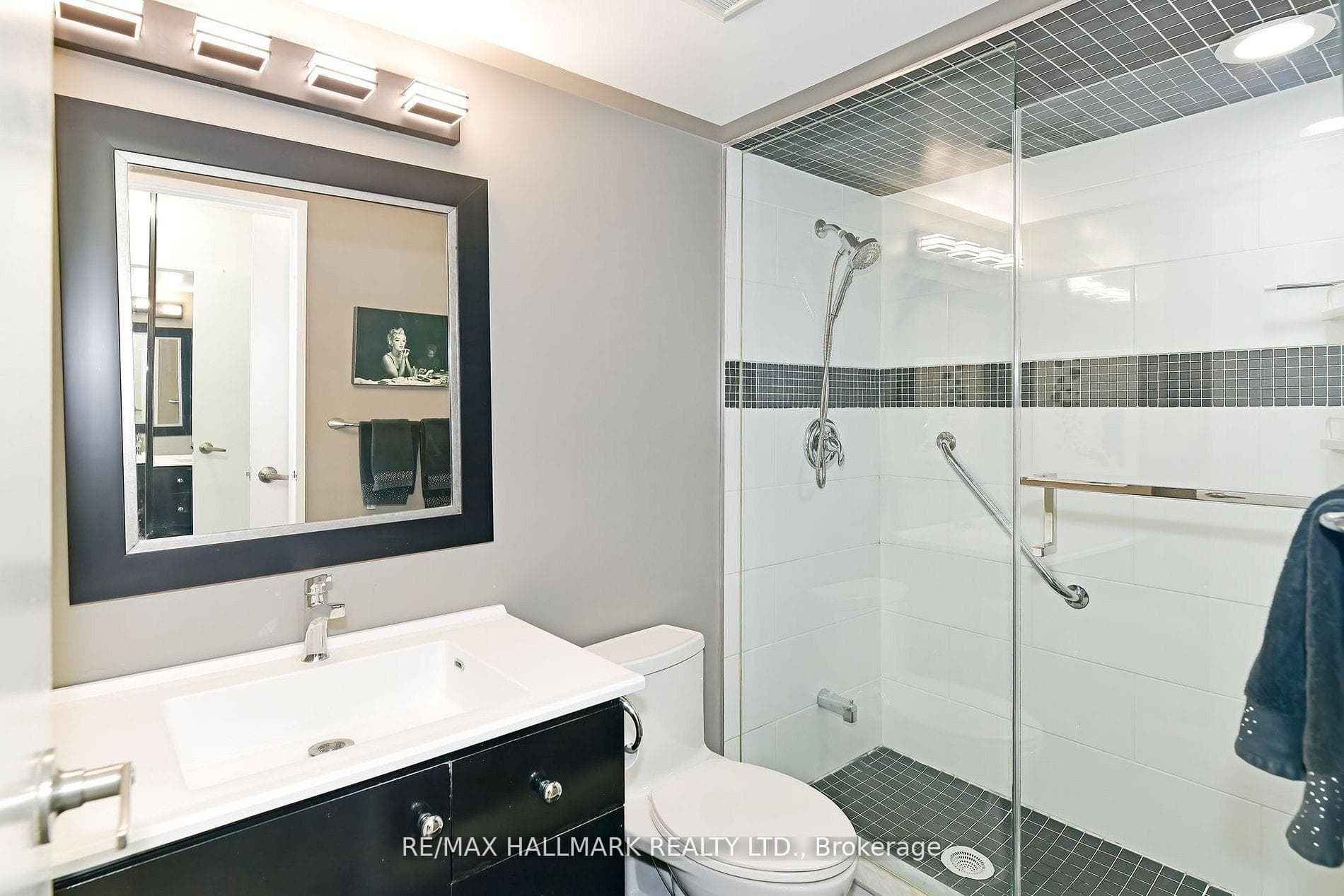 3Pc Ensuite Bathroom W Glass Shower