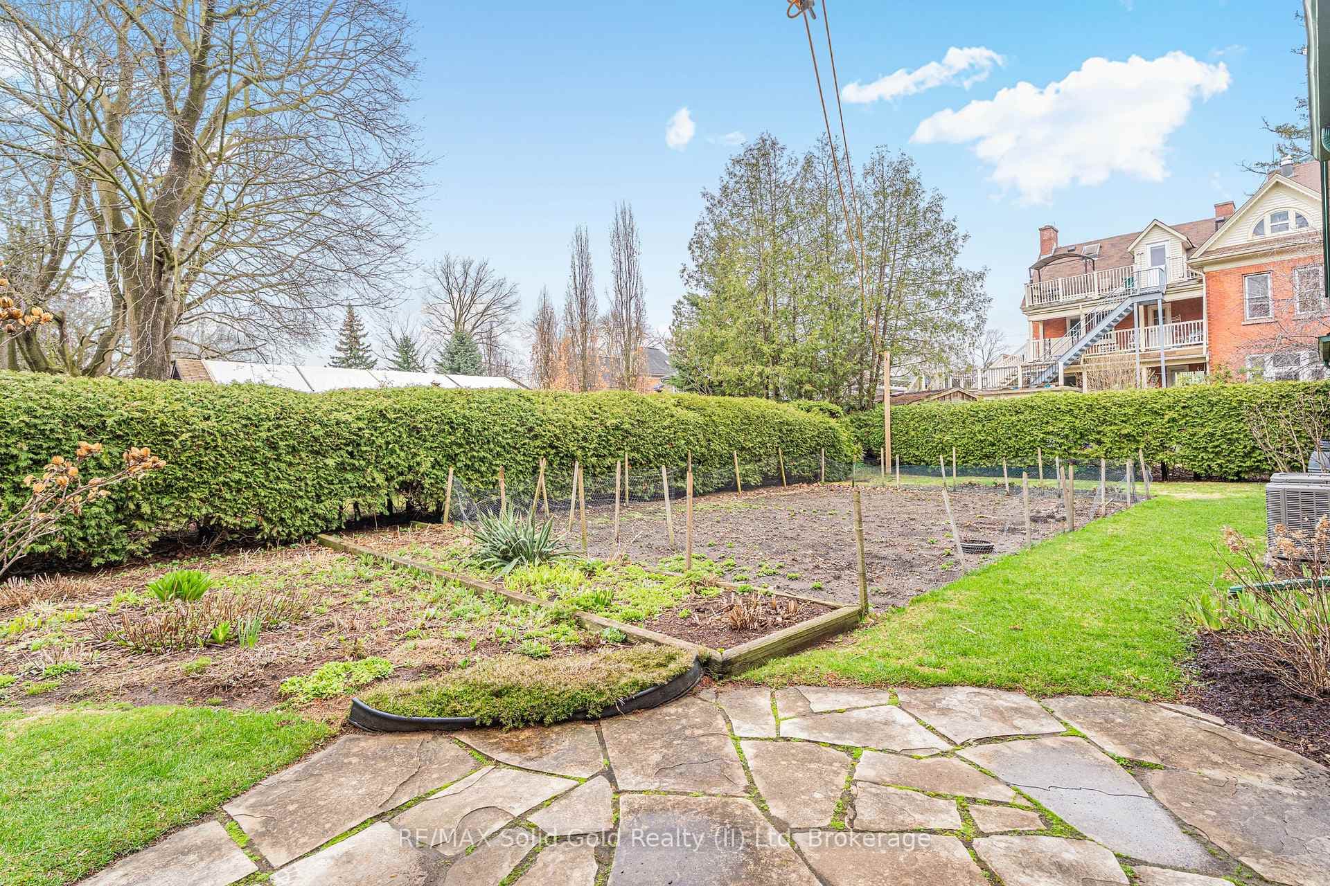 24 Queensway Drive photo 46
