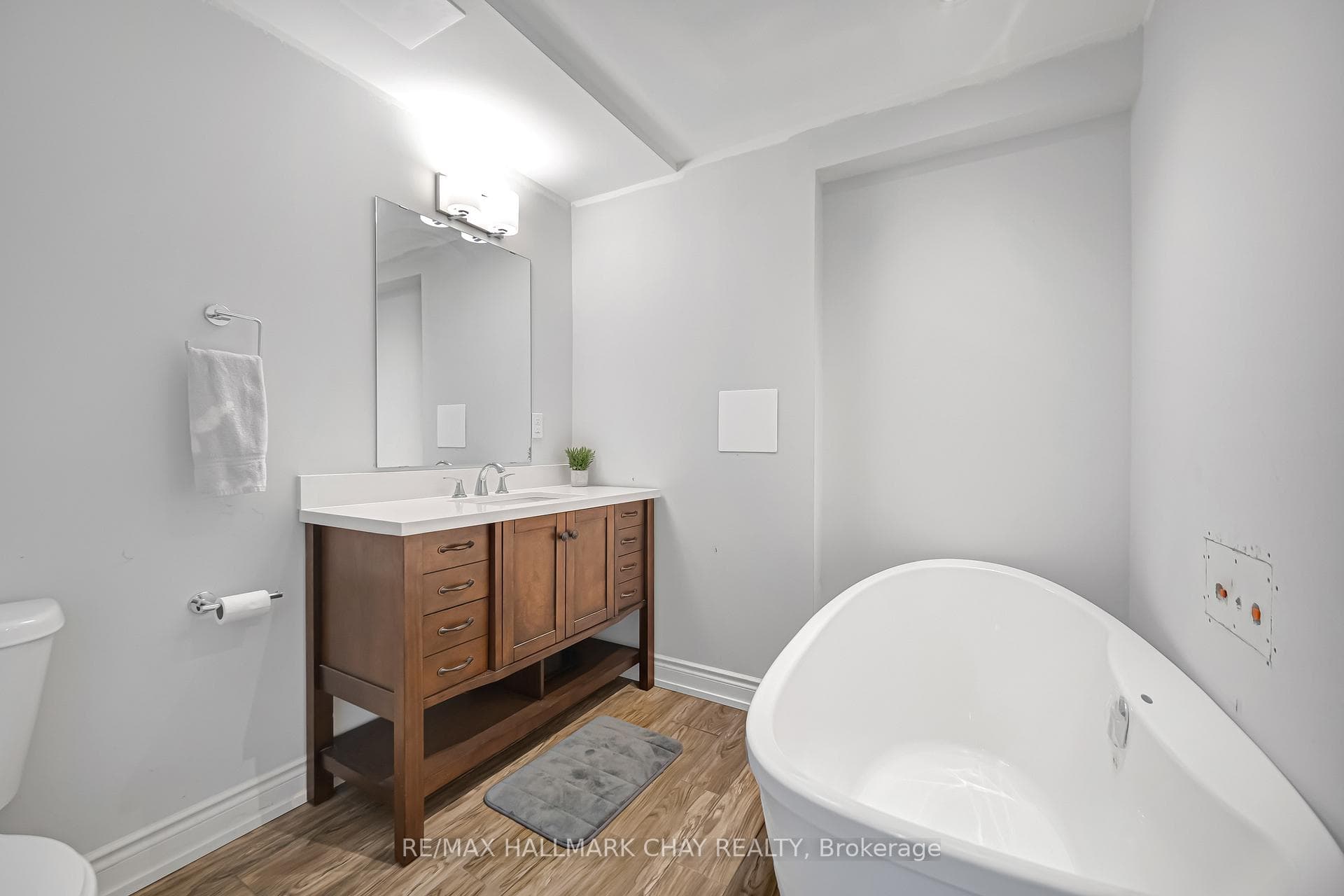 20 Howard Avenue photo 29
