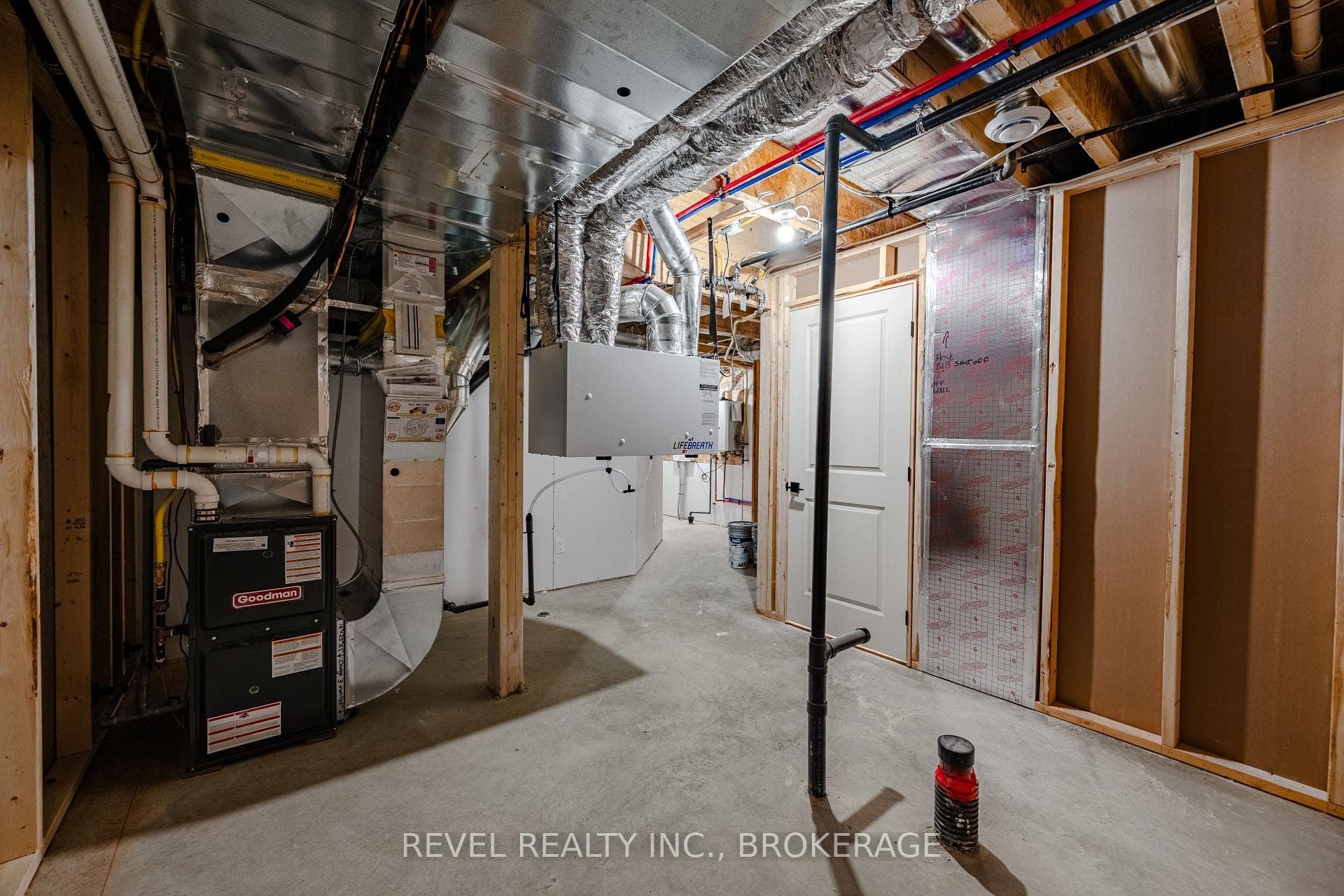 1075 Barrow Avenue photo 31