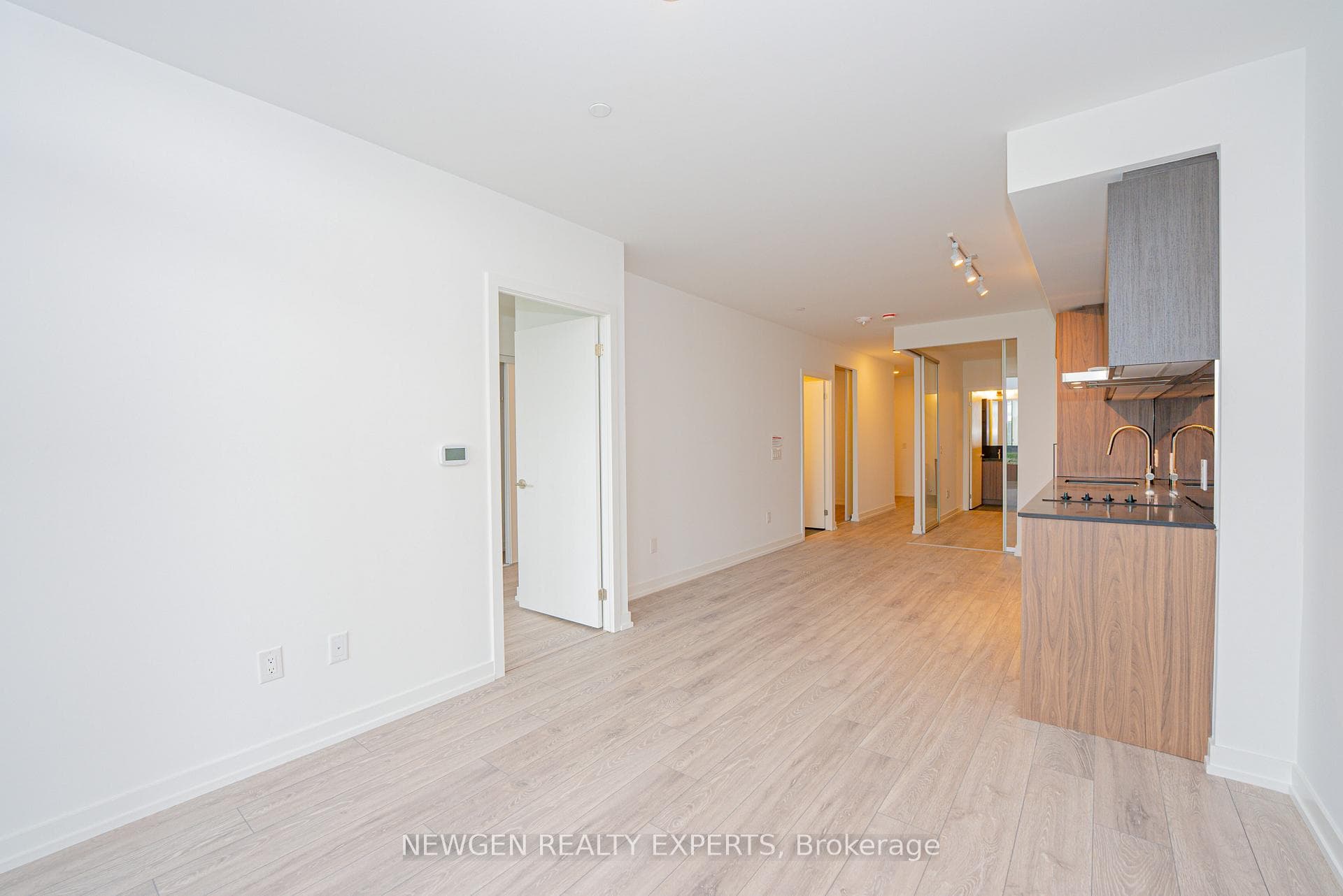1100 SHEPPARD Avenue Unit 321 photo 9