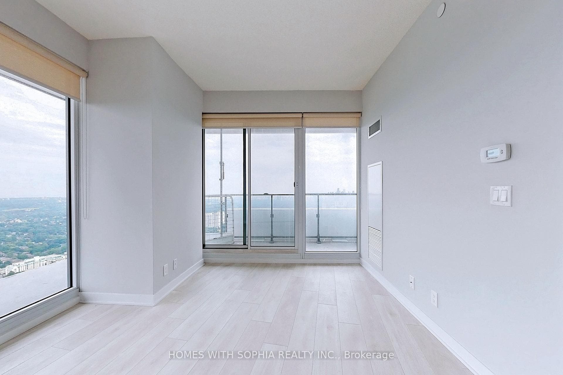 2221 Yonge Street Unit 5403 photo 7
