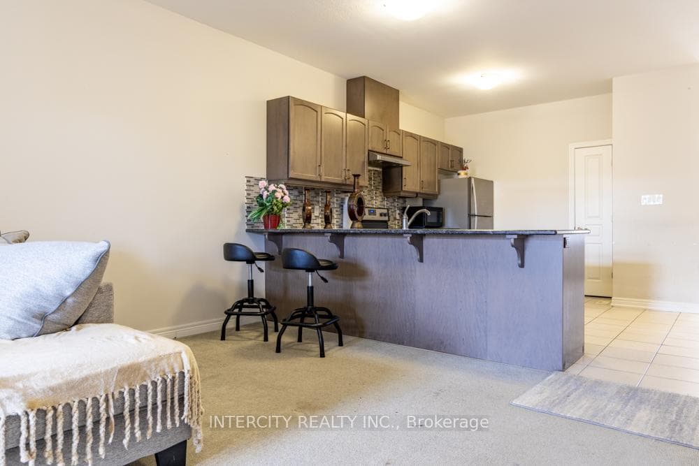 11 Ellis Avenue photo 9