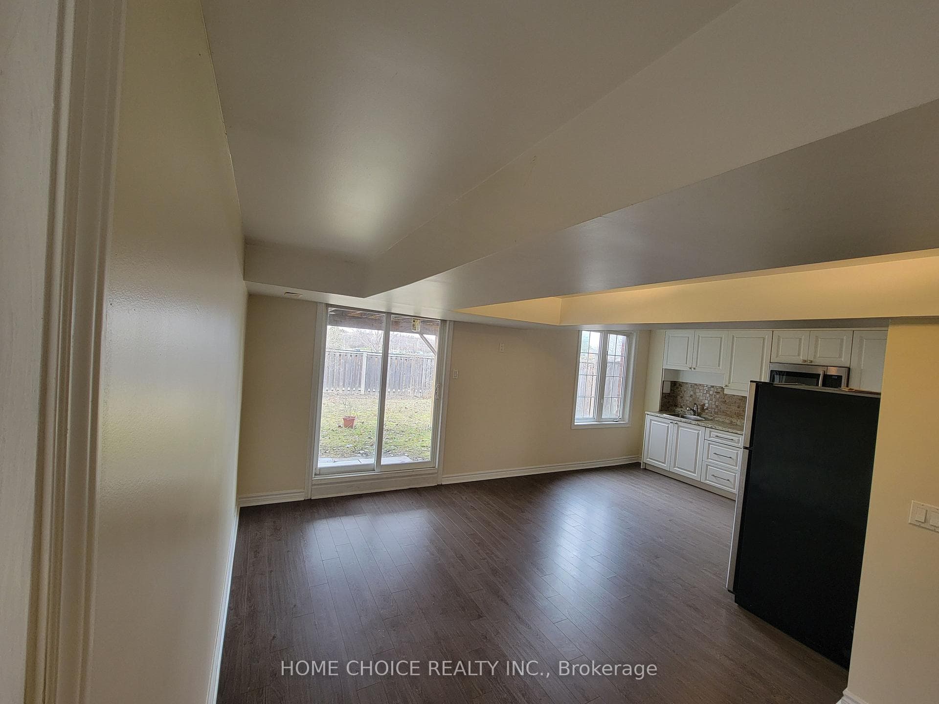 328 Rita's Avenue photo 2