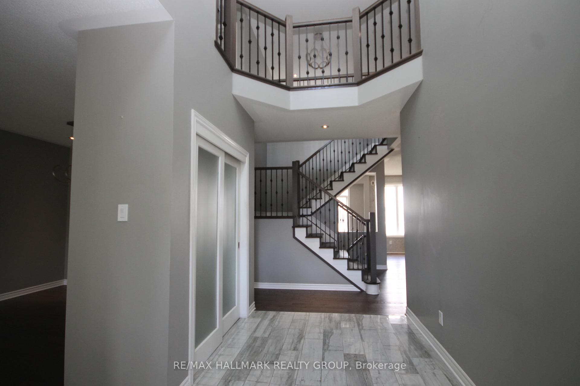 322 FAIRLAKES Way photo 3