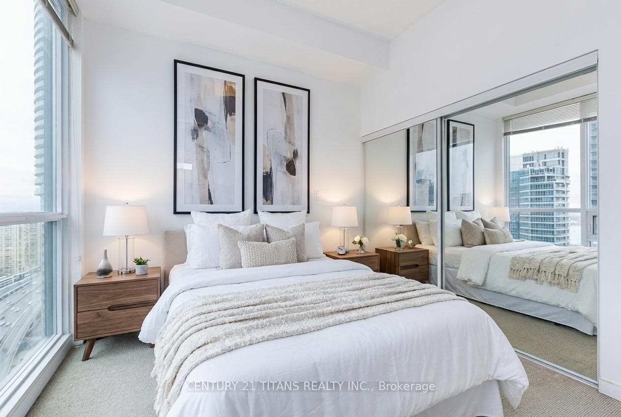 55 Bremner Boulevard Unit 2807 photo 2