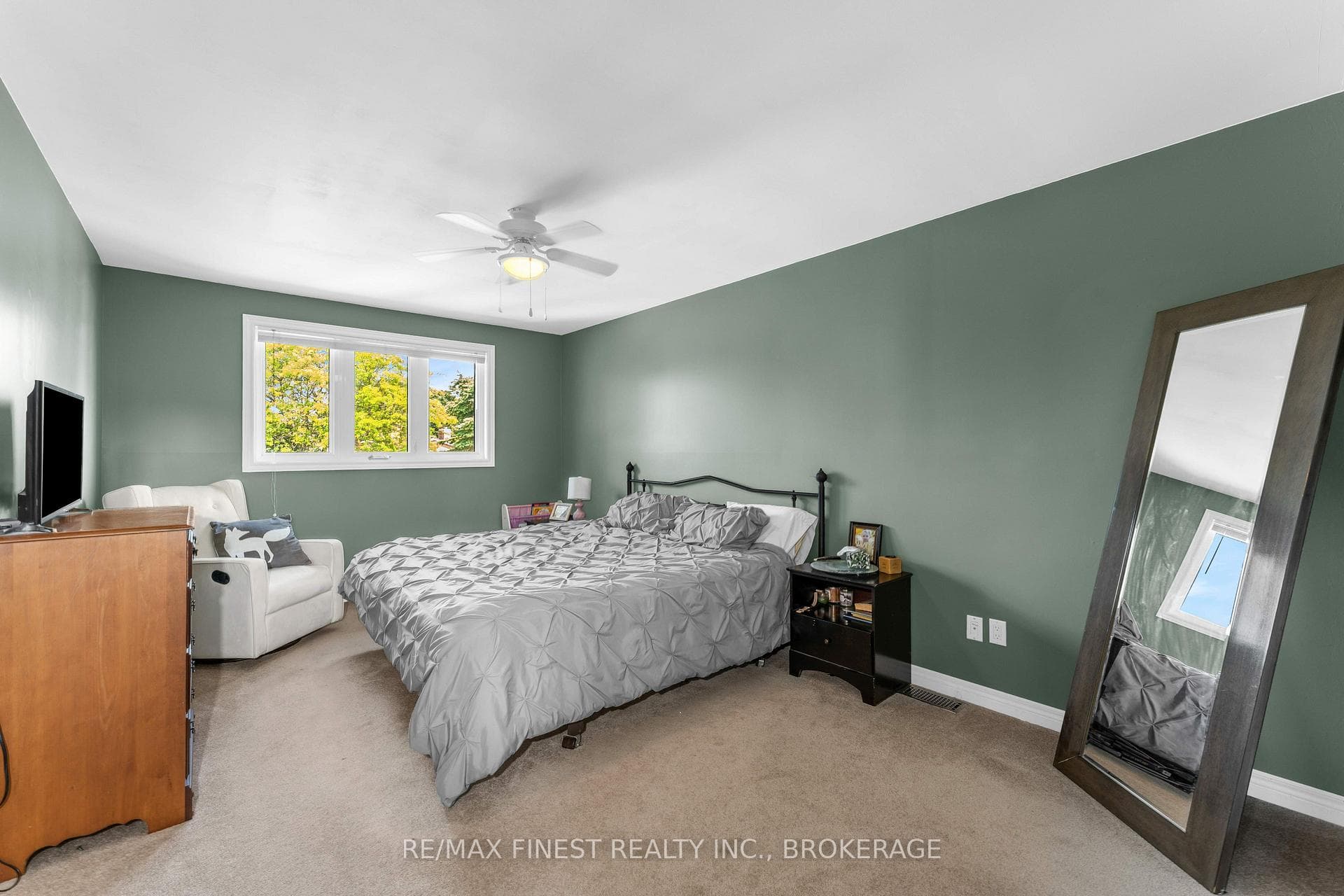 943 Newhall Drive photo 23