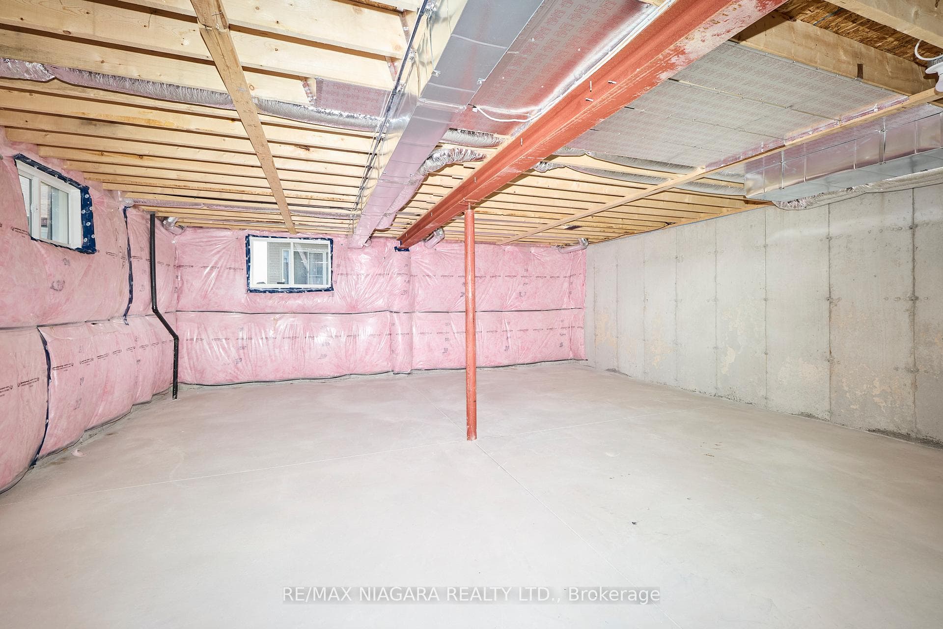 433 Williams Crescent photo 28