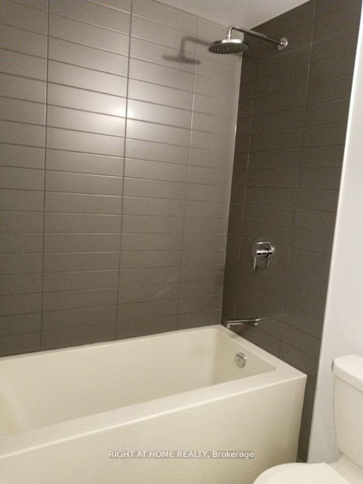 2221 Yonge Street Unit 311 photo 8