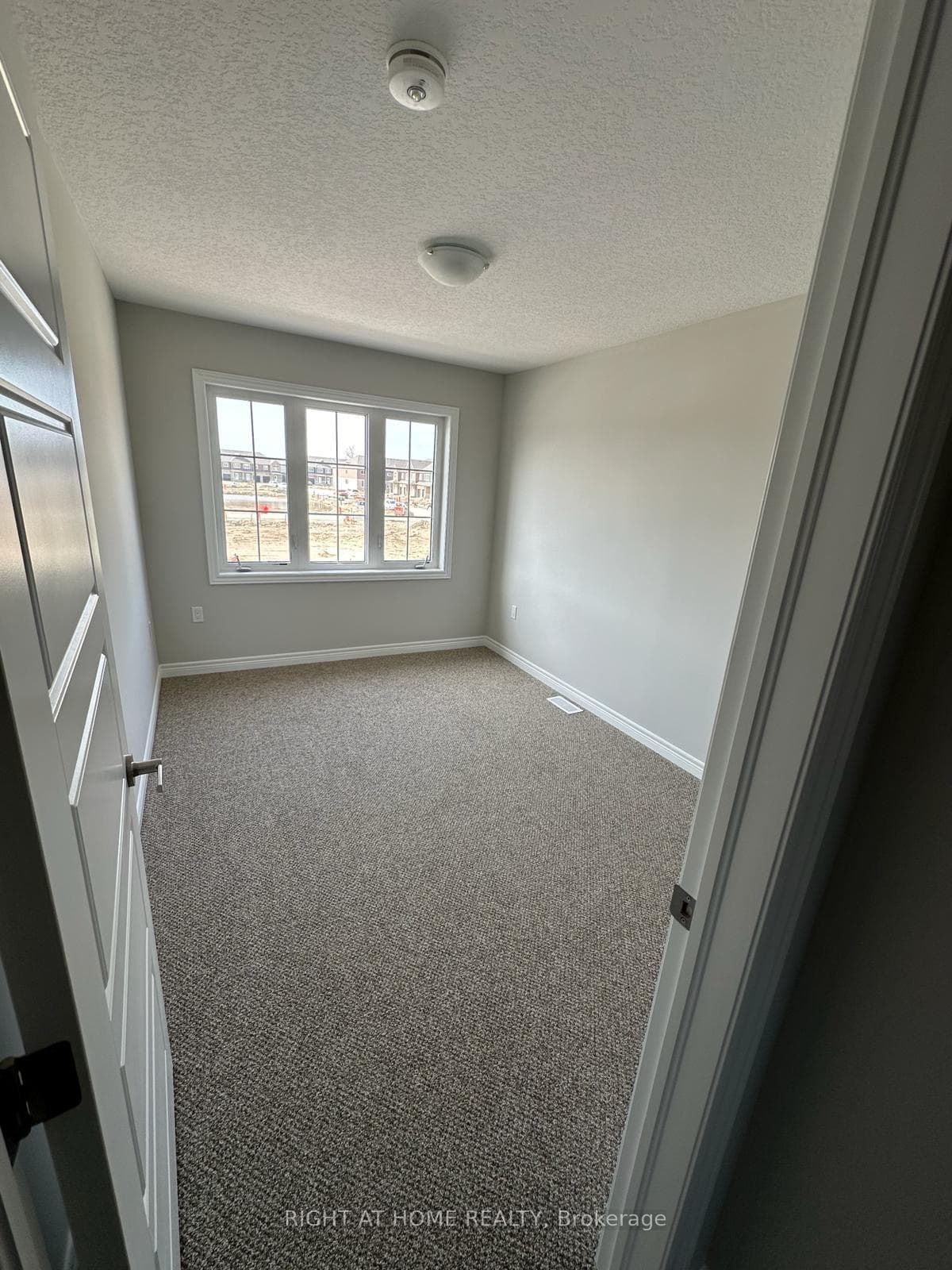 55 Lloyd Davies Way photo 12