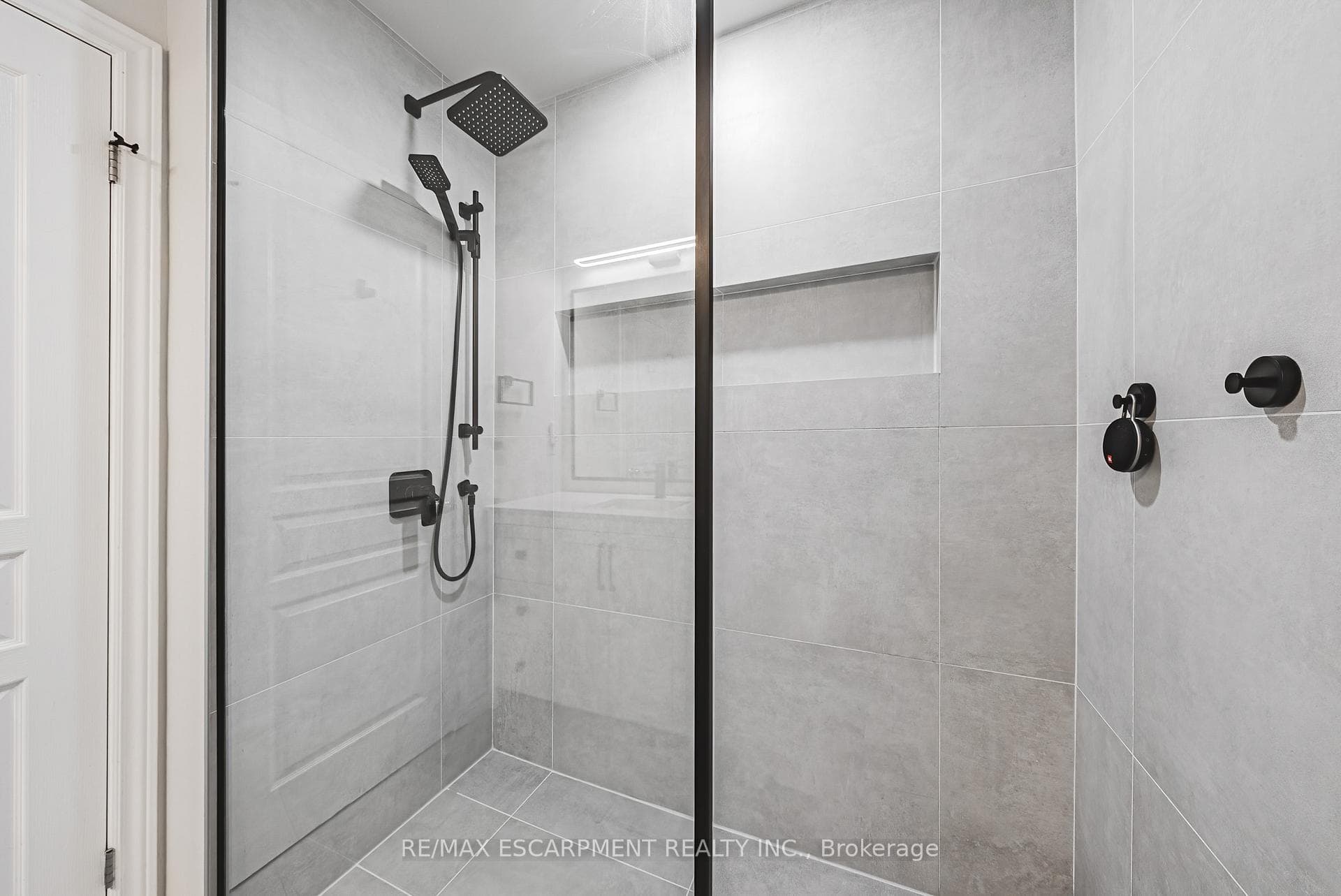 2244 Dewsbury Drive photo 28