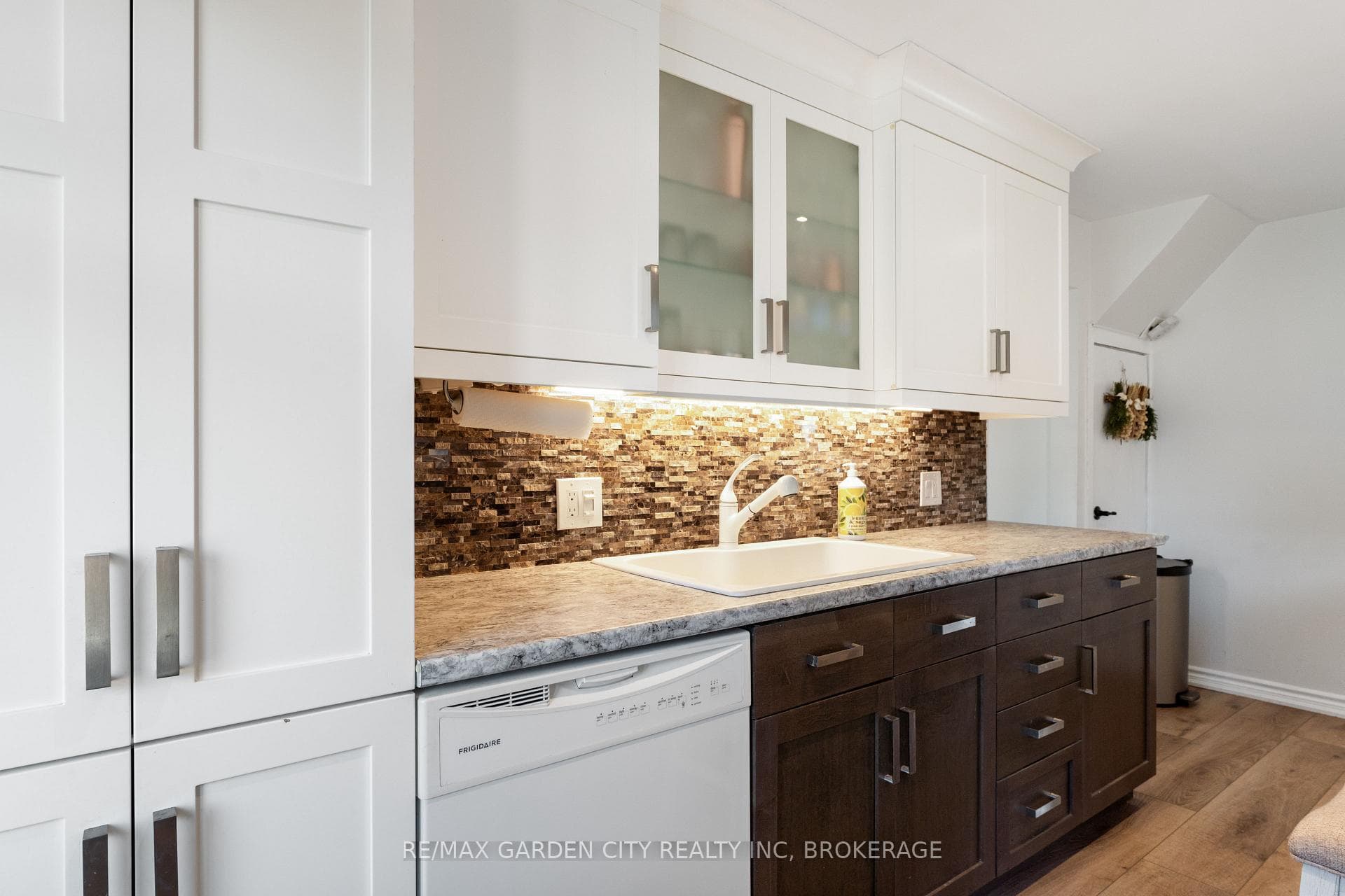28 Elberta Street photo 9