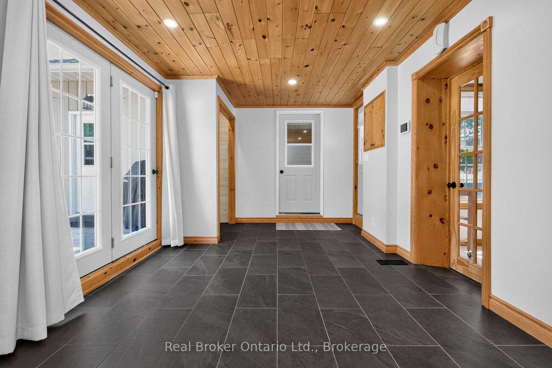 17 Peel Street photo 13