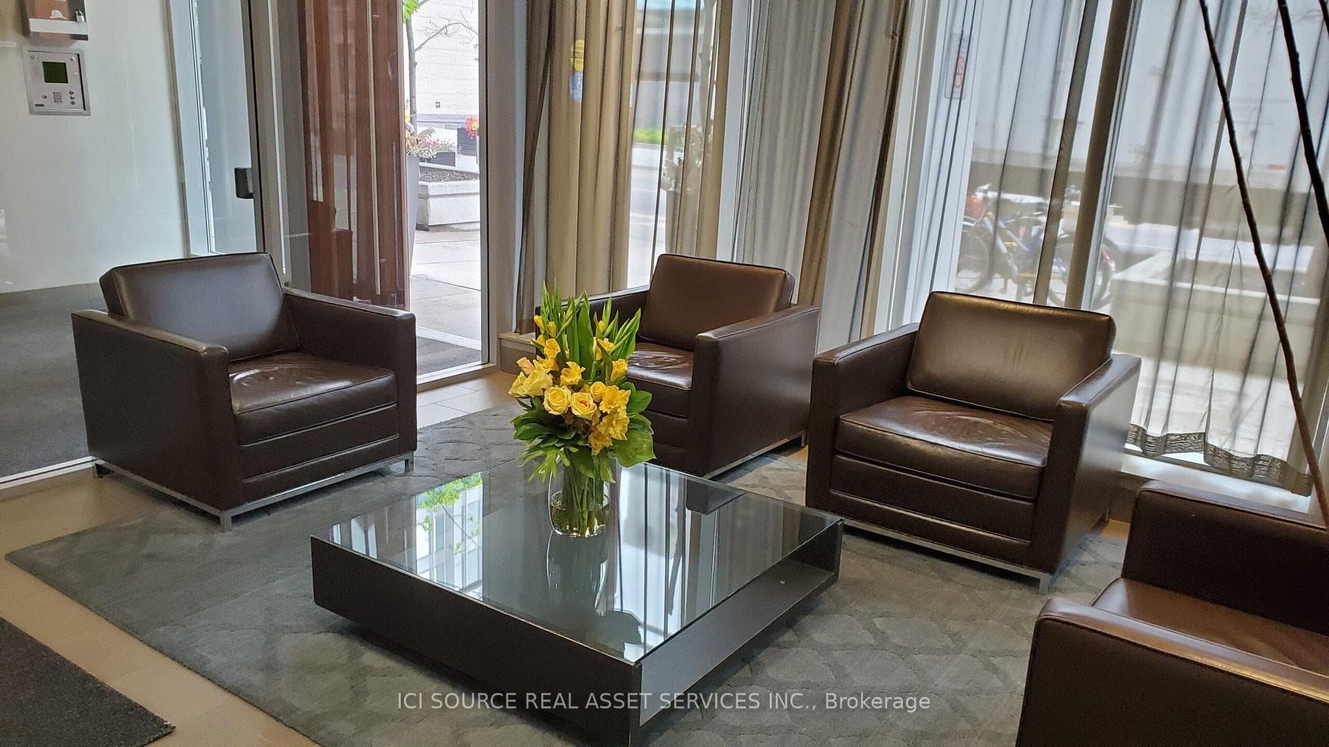 126 Simcoe Street Unit 608 photo 4
