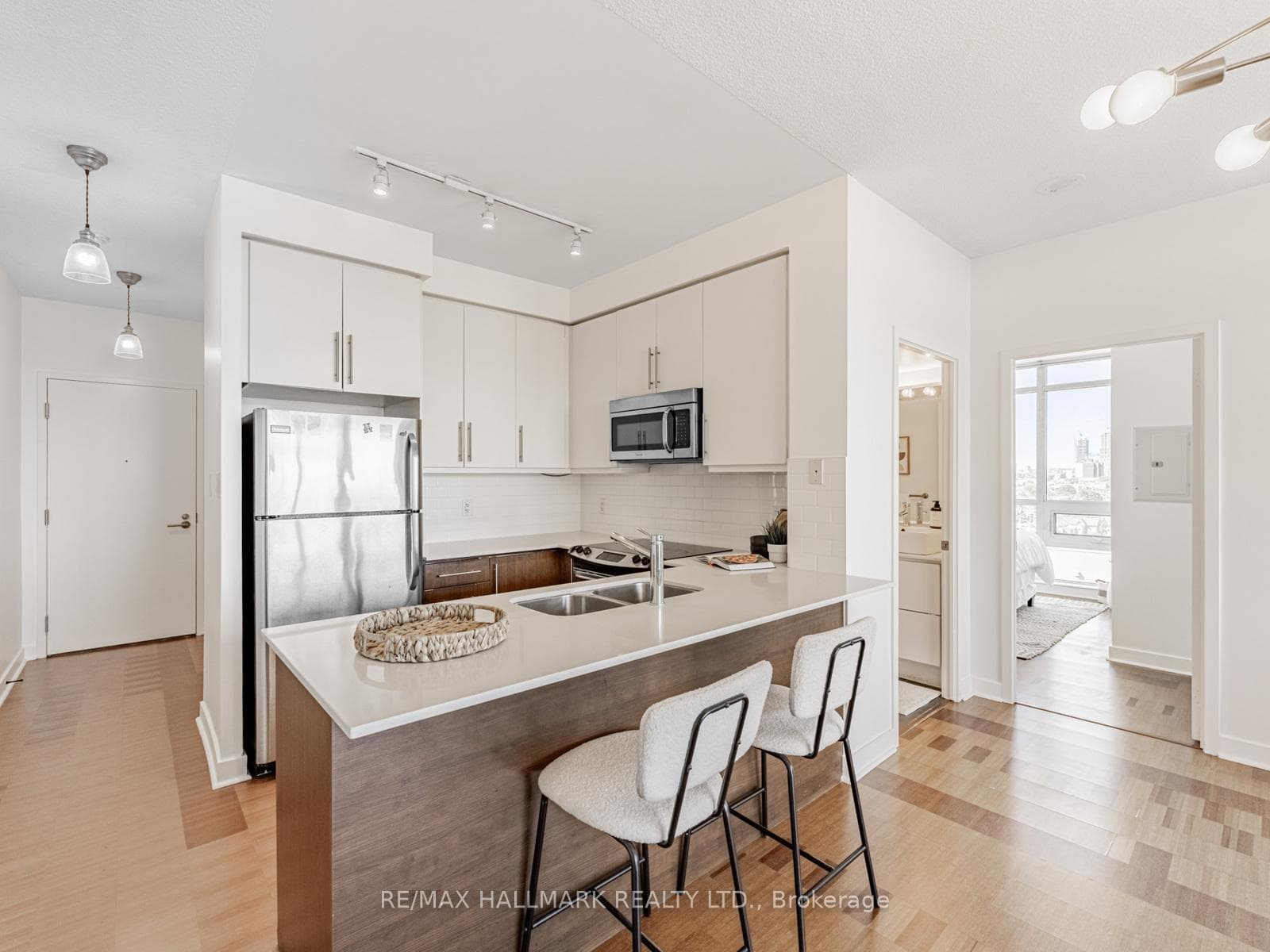 1171 Queen Street Unit 1104 photo 2