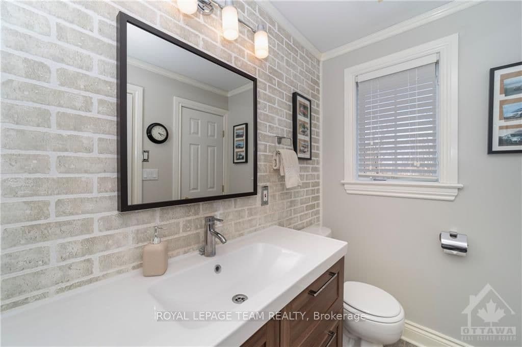 1580 REINDEER Way photo 25
