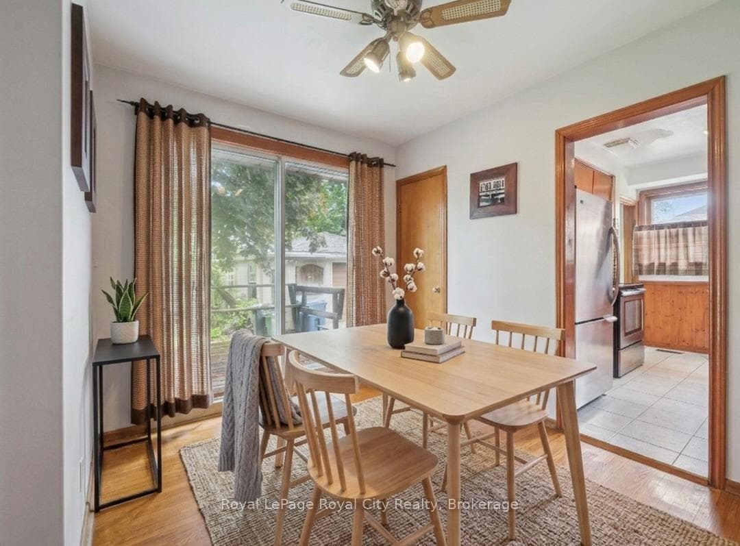 Sliders to rear in Dining Room virtually staged