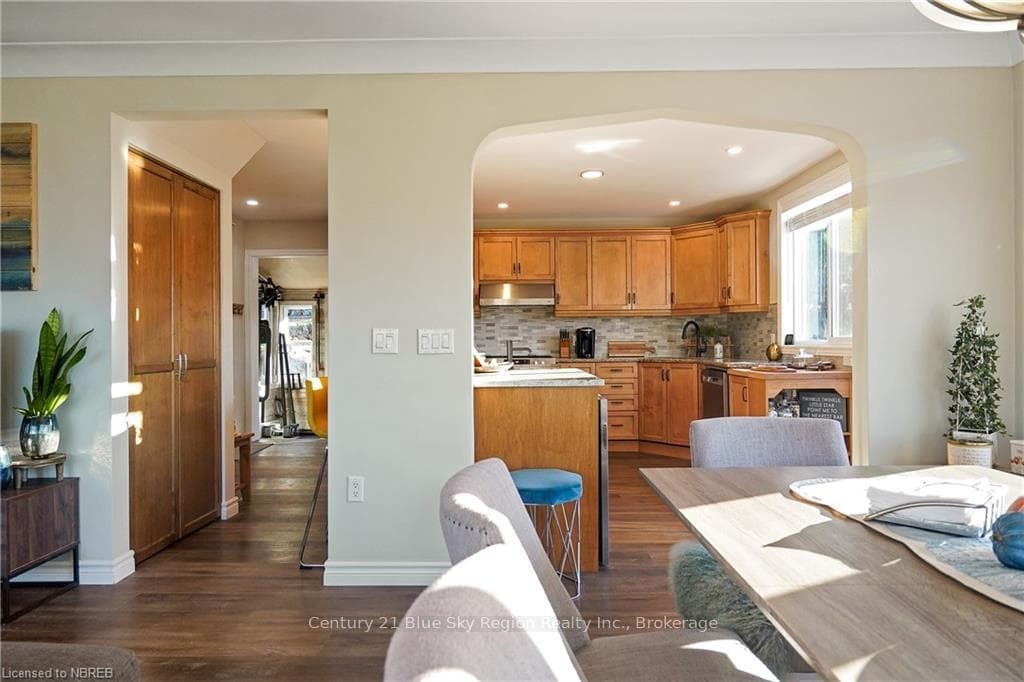 Kitchen featuring sink, decorative backsplash, dar