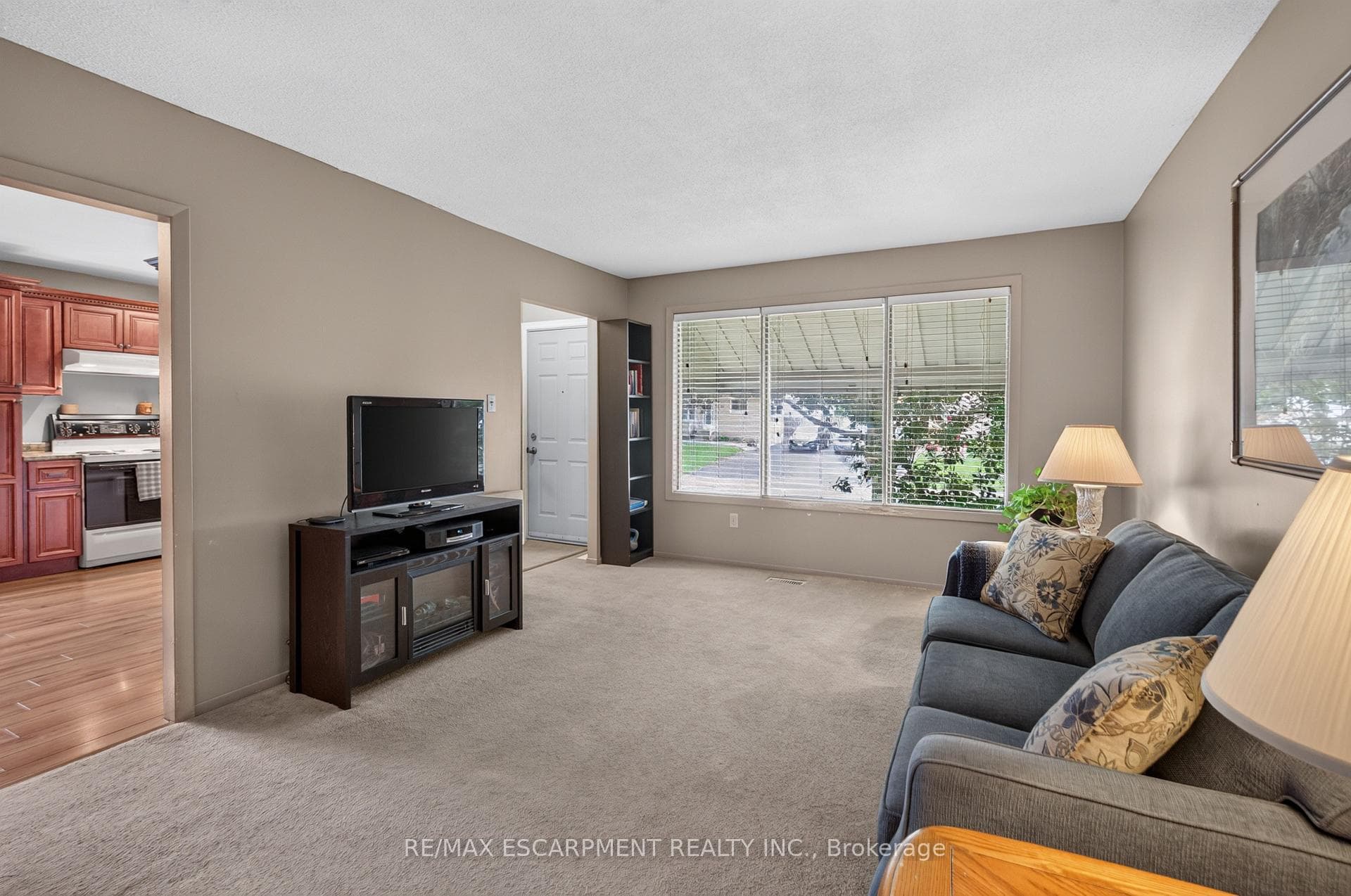 28 Boston Crescent photo 4
