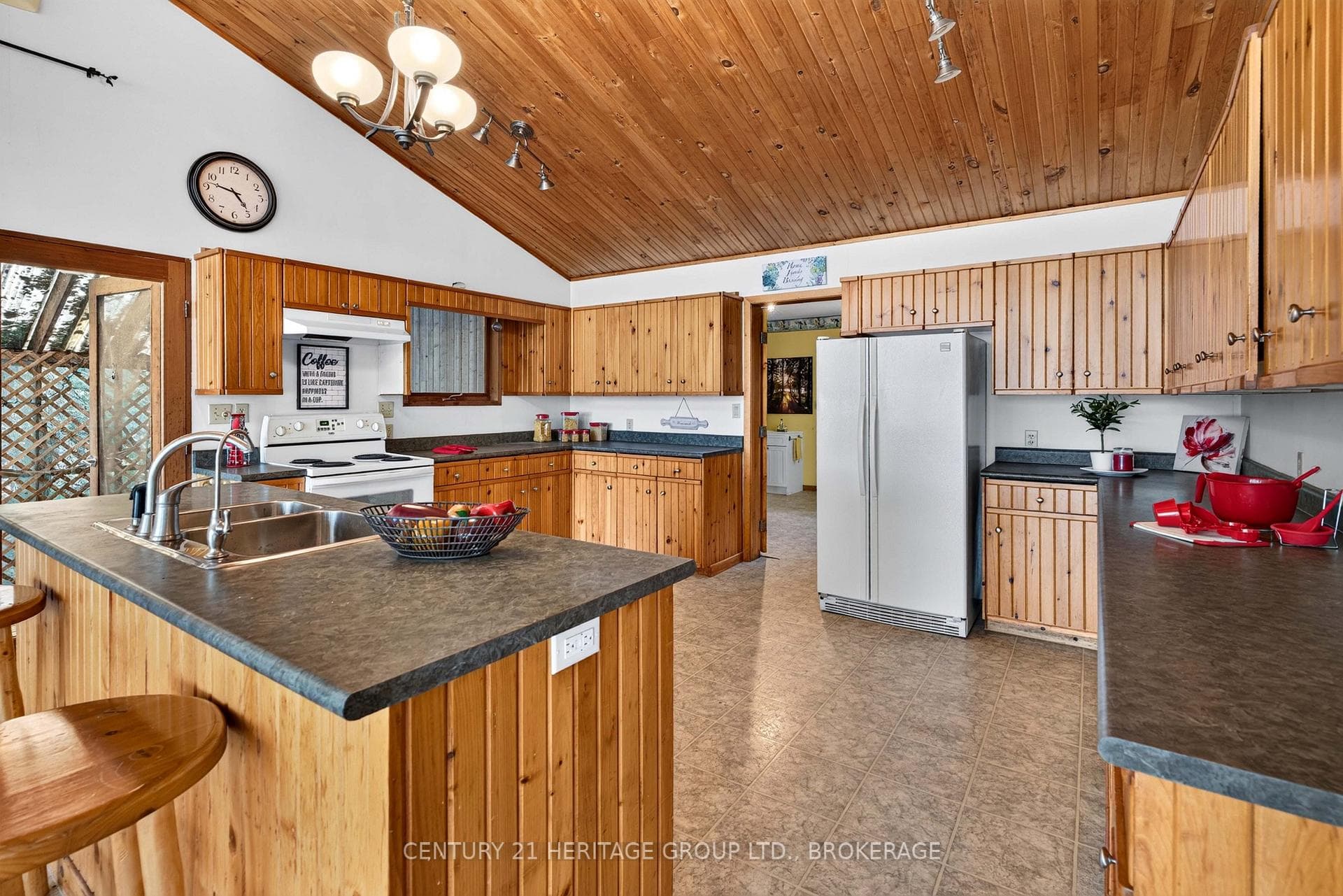 338 Neville Point Road photo 9