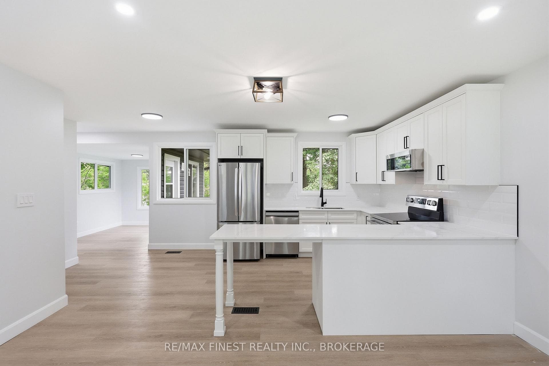 687 Willis Street photo 11
