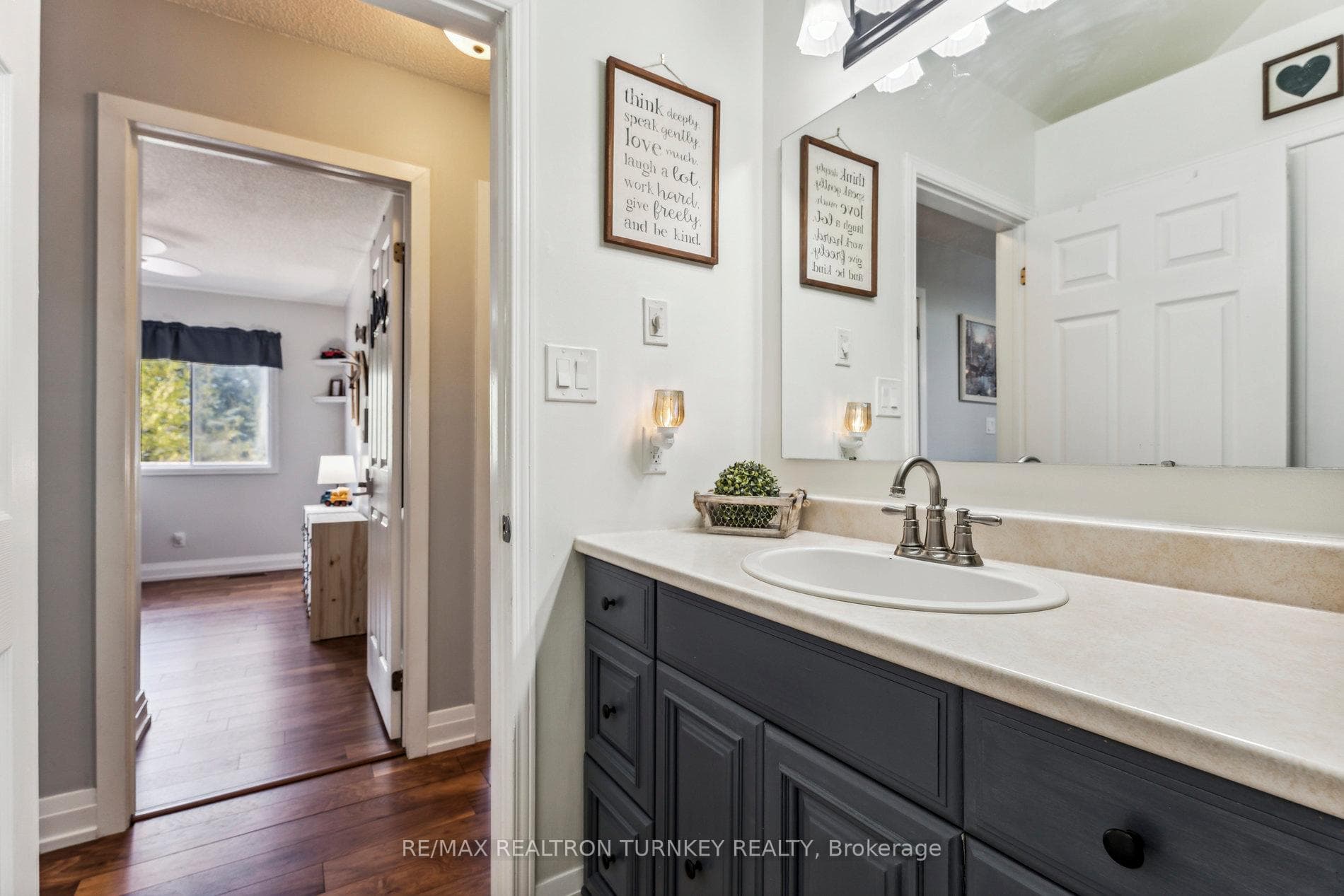 Fresh & Modern 4 Pc Bath