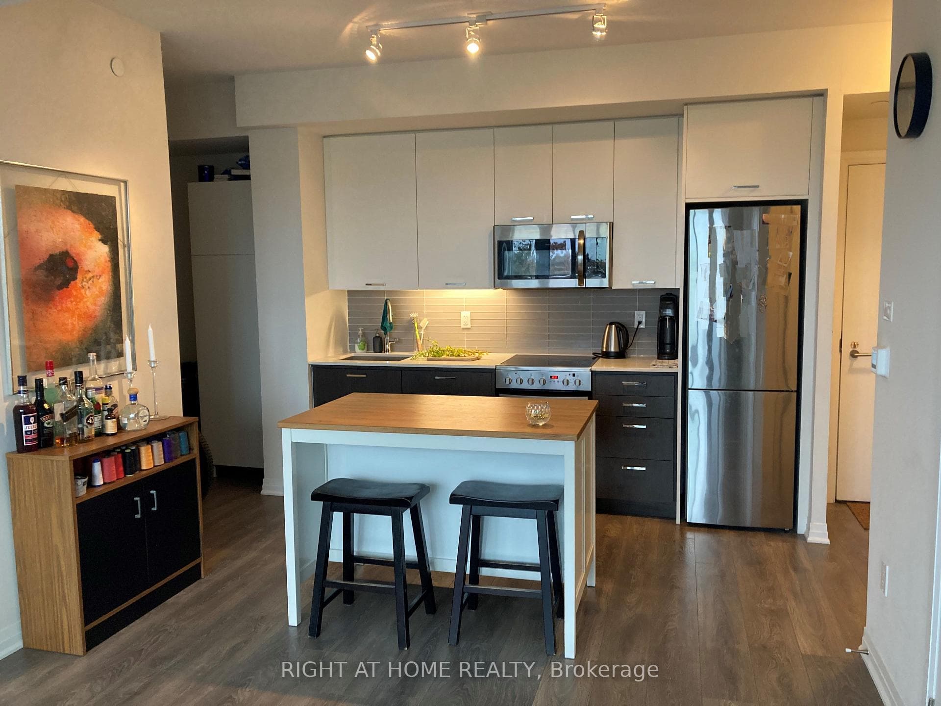 2301 Danforth Avenue Unit 613 photo 8