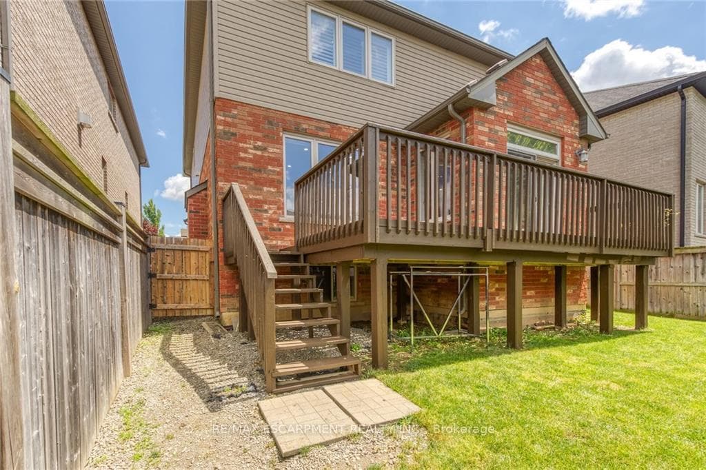 147 Garinger Crescent photo 31