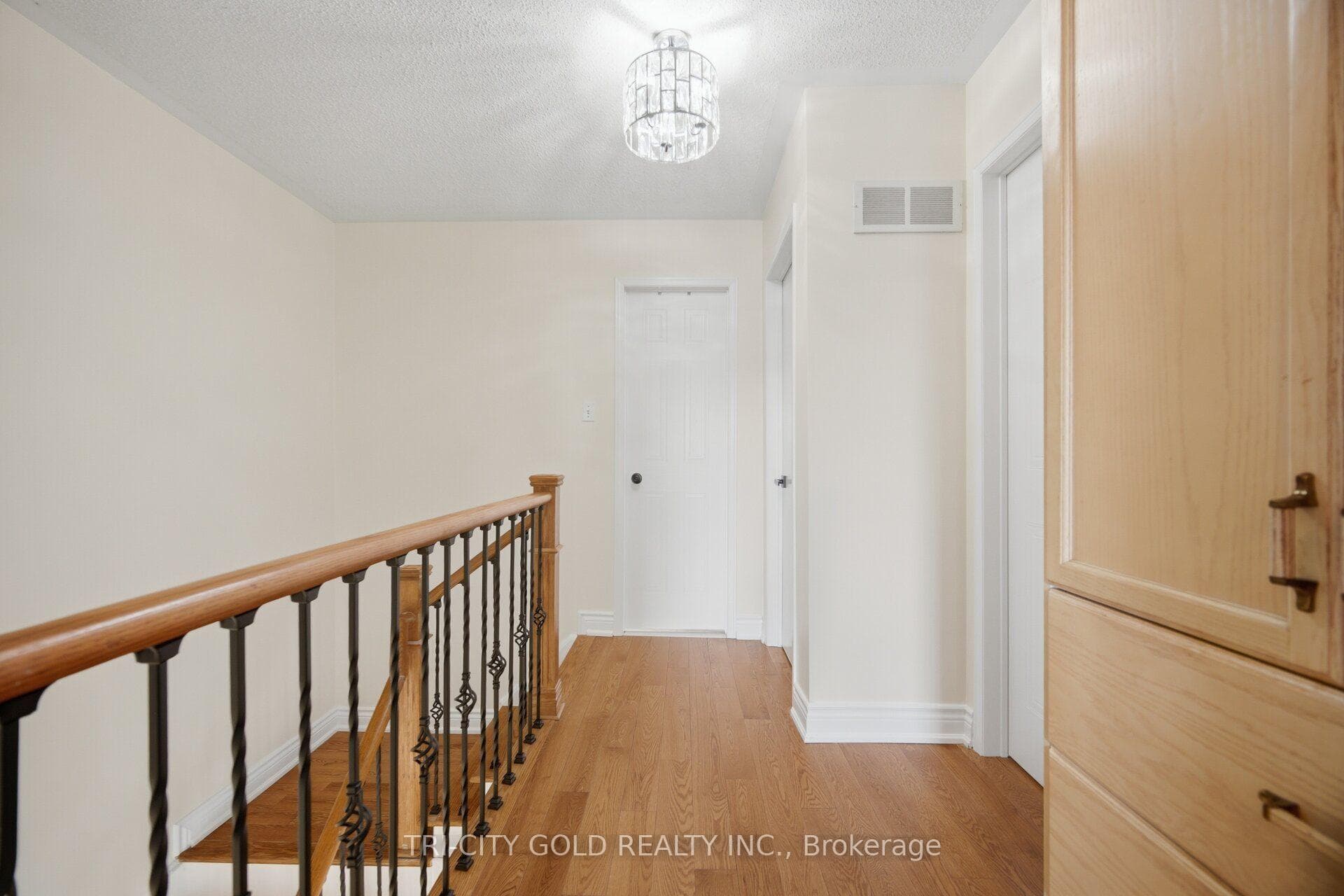 111 Chipmunk Crescent photo 20