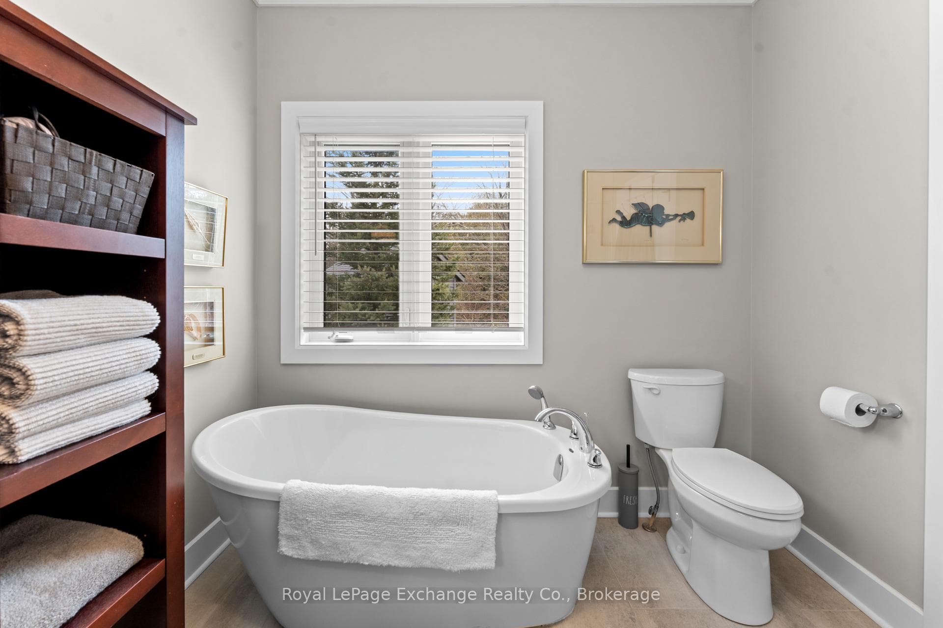 592 Hunter Street photo 34