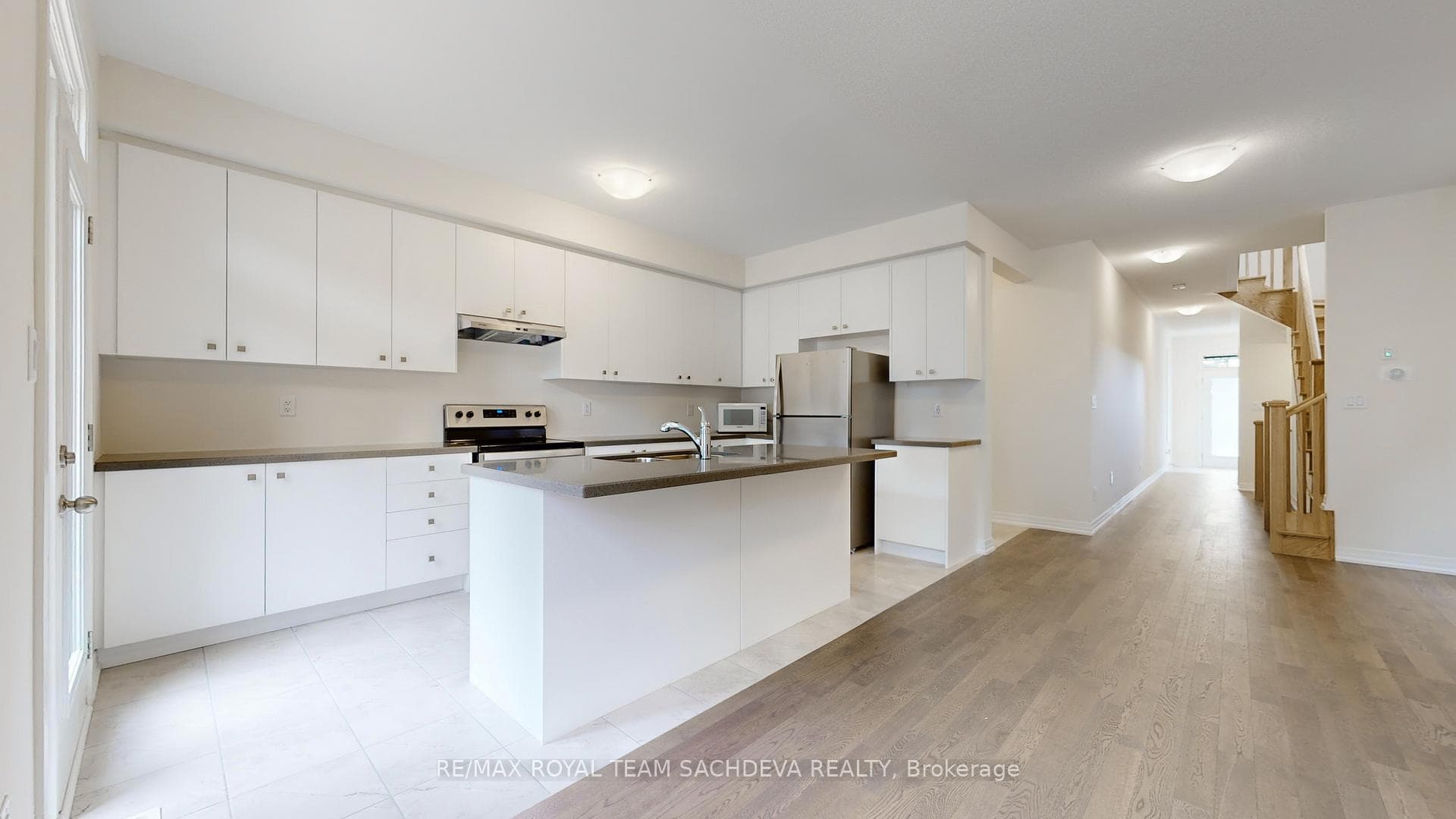 2930 Nakina Street photo 9