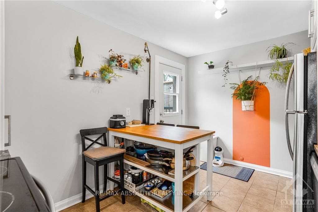 152 HINTON Avenue photo 7