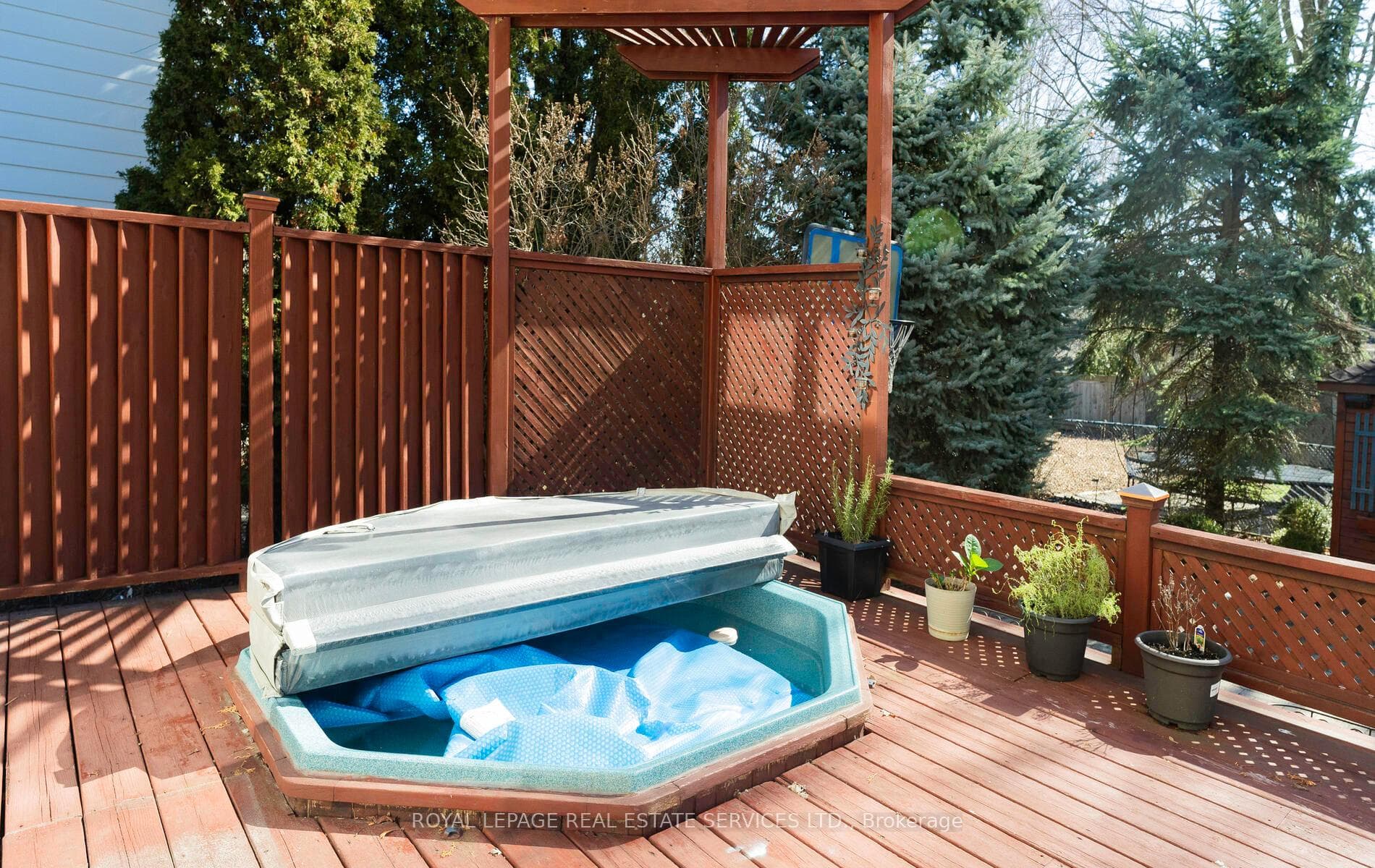 HOT TUB