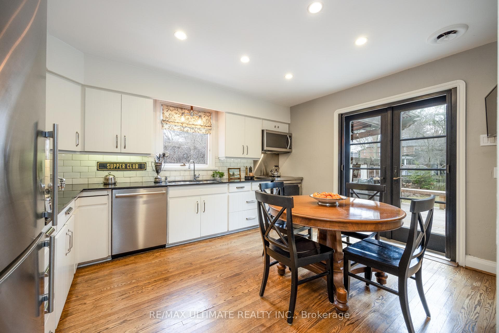 Eat-in Kitchen