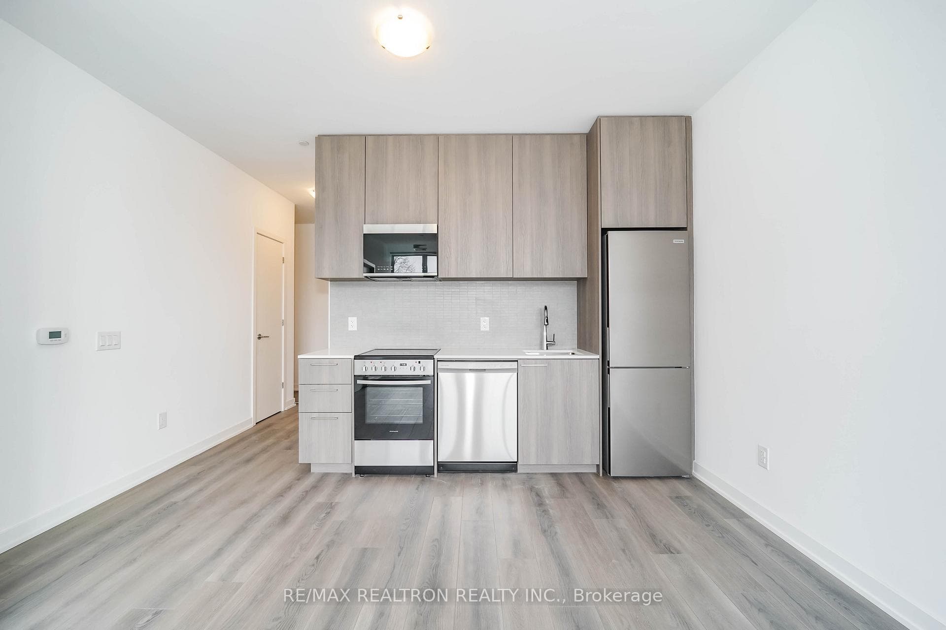 7439 Kingston Road Unit 101 photo 13