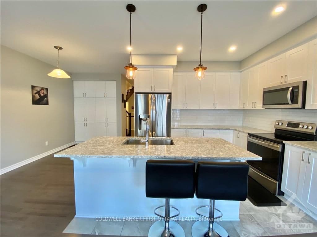 426 WARMSTONE Drive photo 6