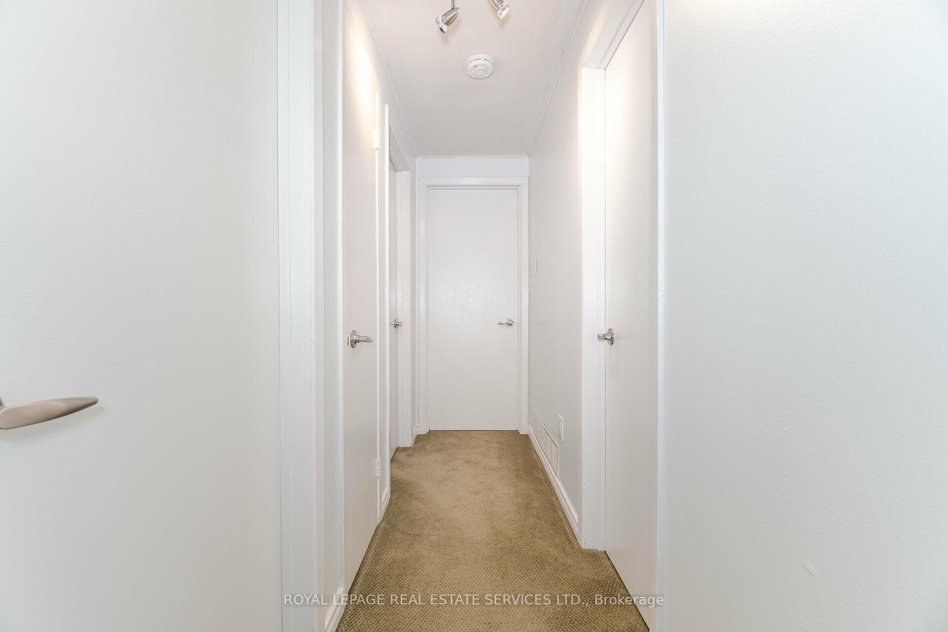 30 Burbank Place photo 17