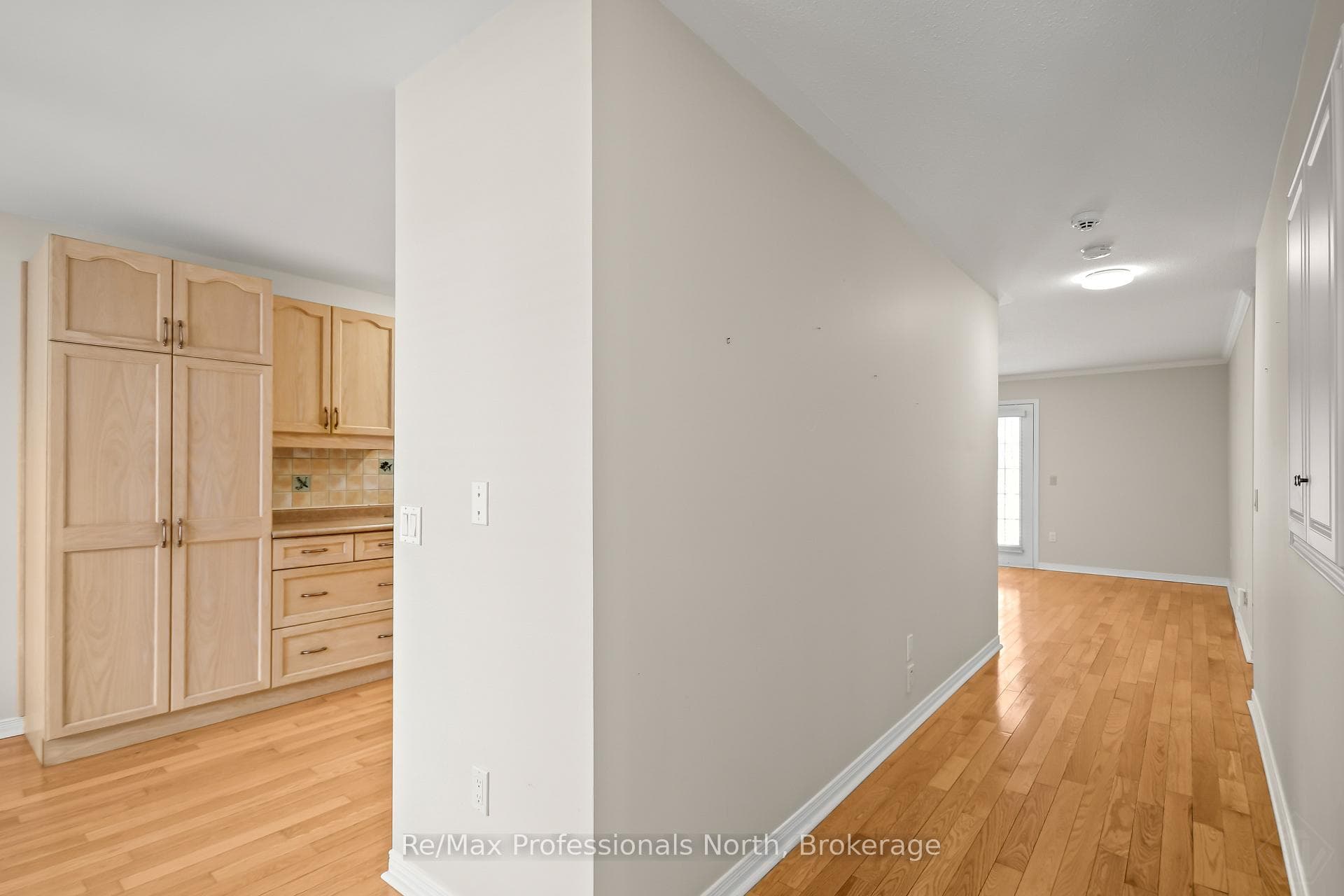 111 Pineridge Gate photo 11