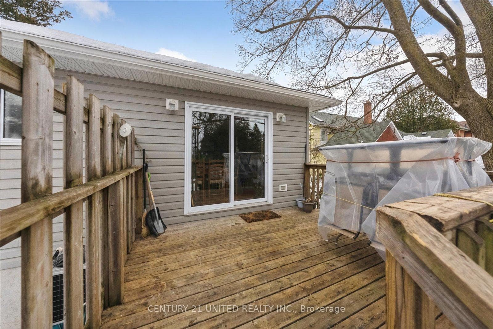 741 Bethune Street photo 36