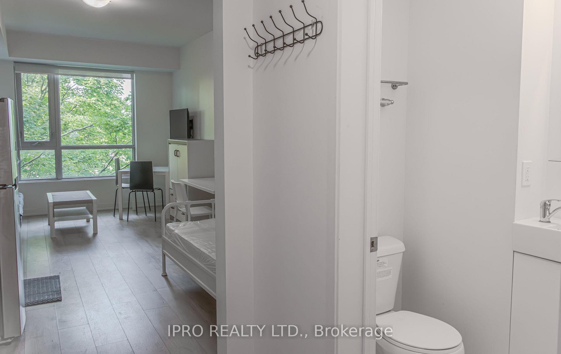1800 Simcoe Street Unit 405 photo 11